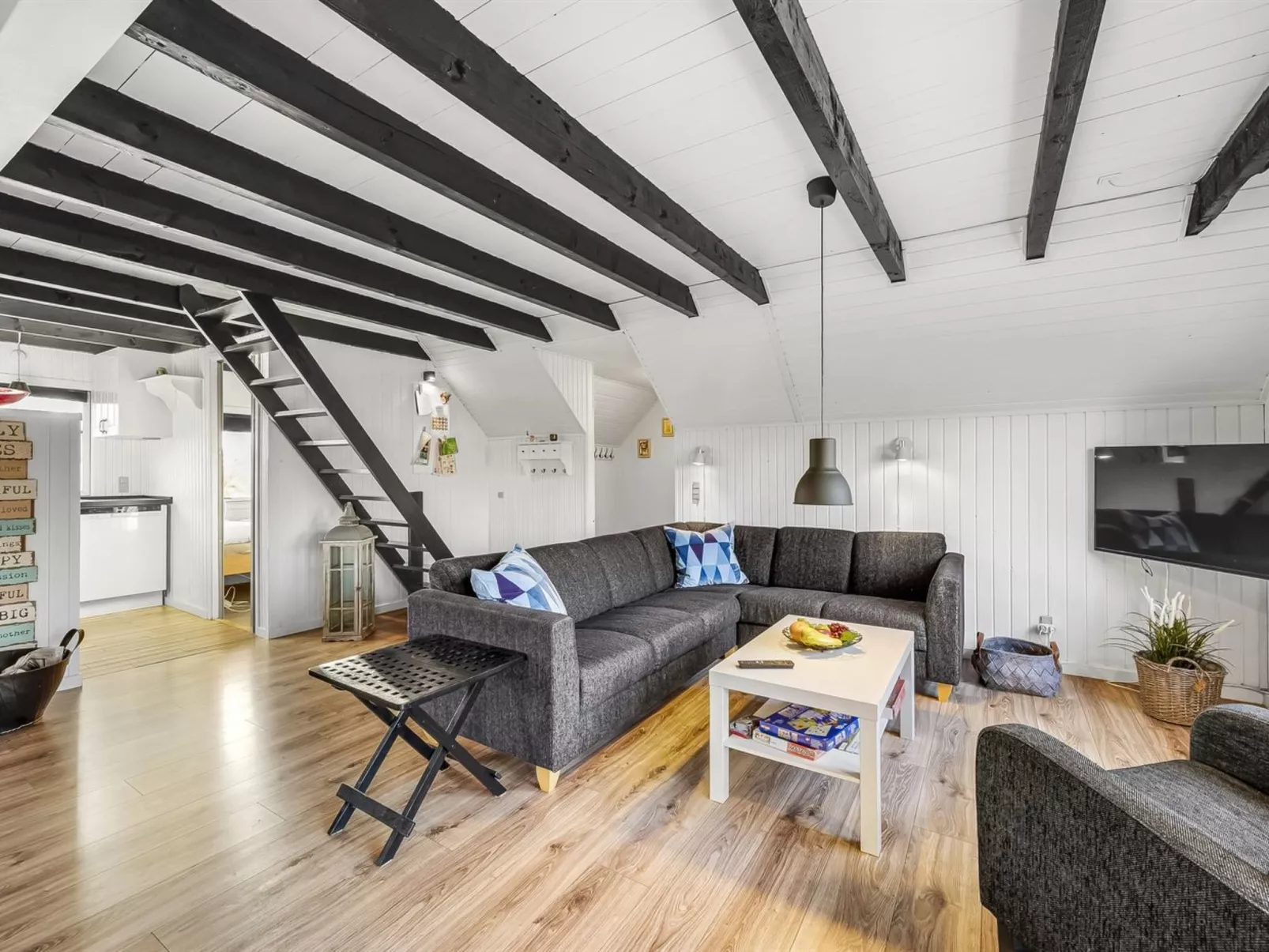 "Sampo" - 150m to the fjord-Drinnen