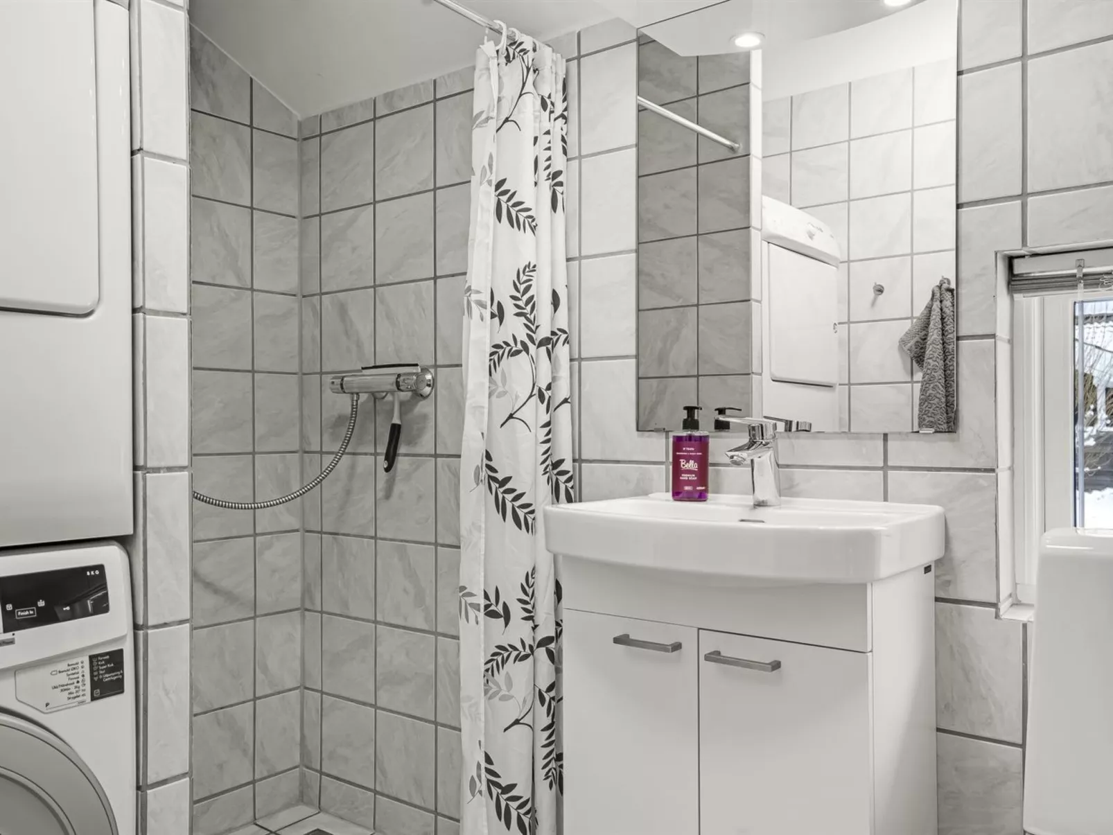 "Elvin" - 2km from the sea-Inside