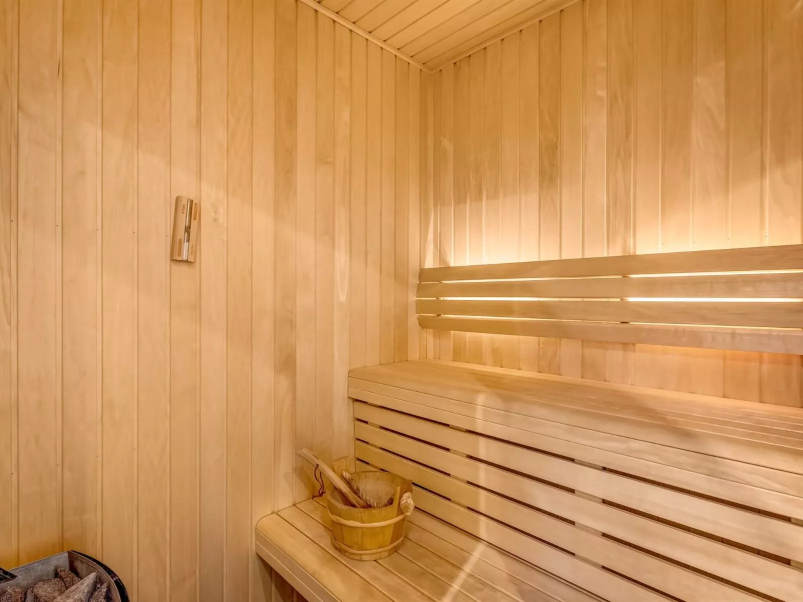 "Laulu" - 200m from the sea-Drinnen