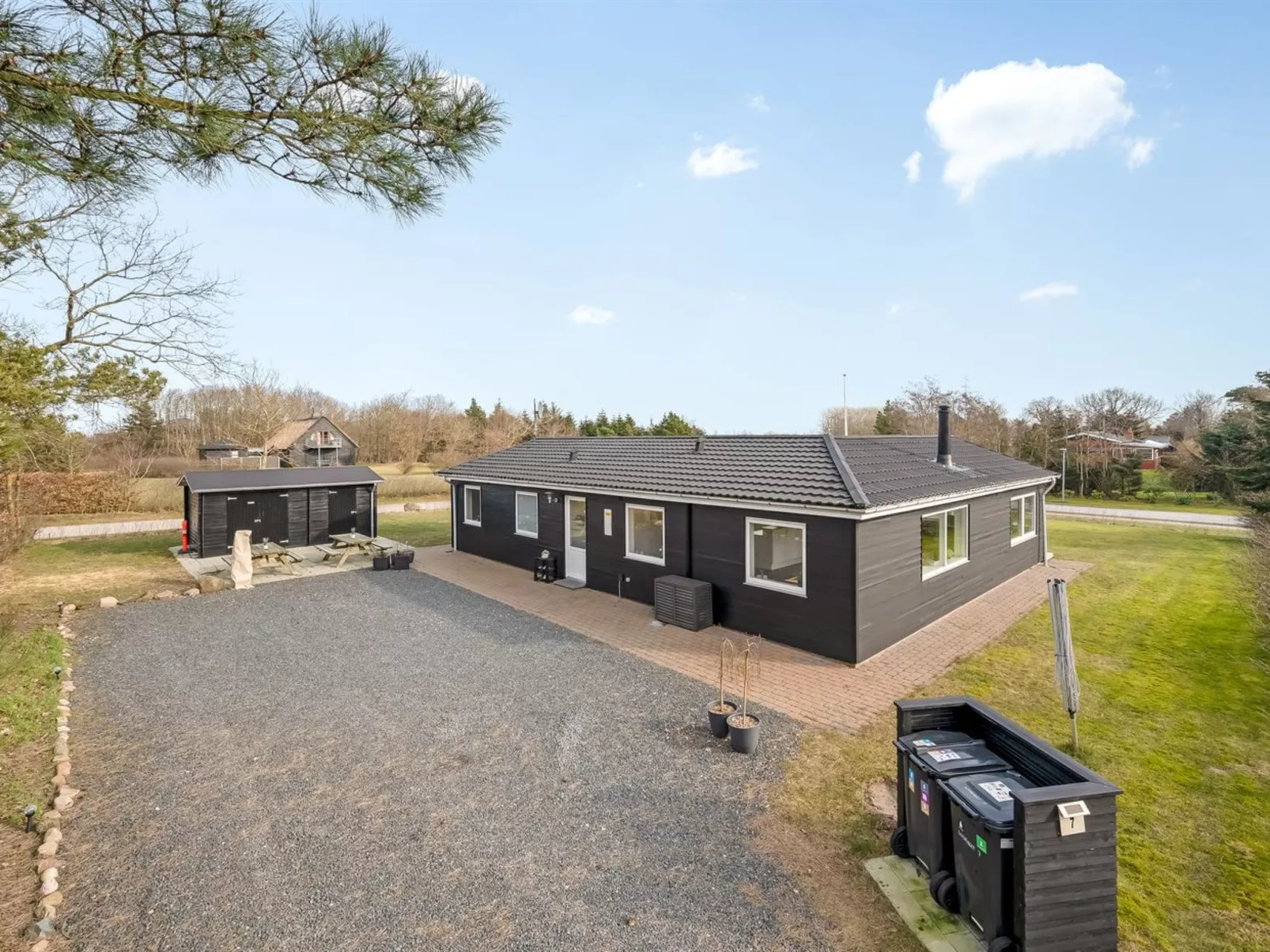 "Amine" - 300m to the fjord-Outside