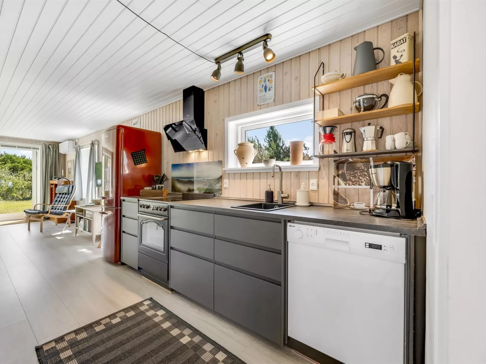 "Hermanni" -  from the sea-Inside