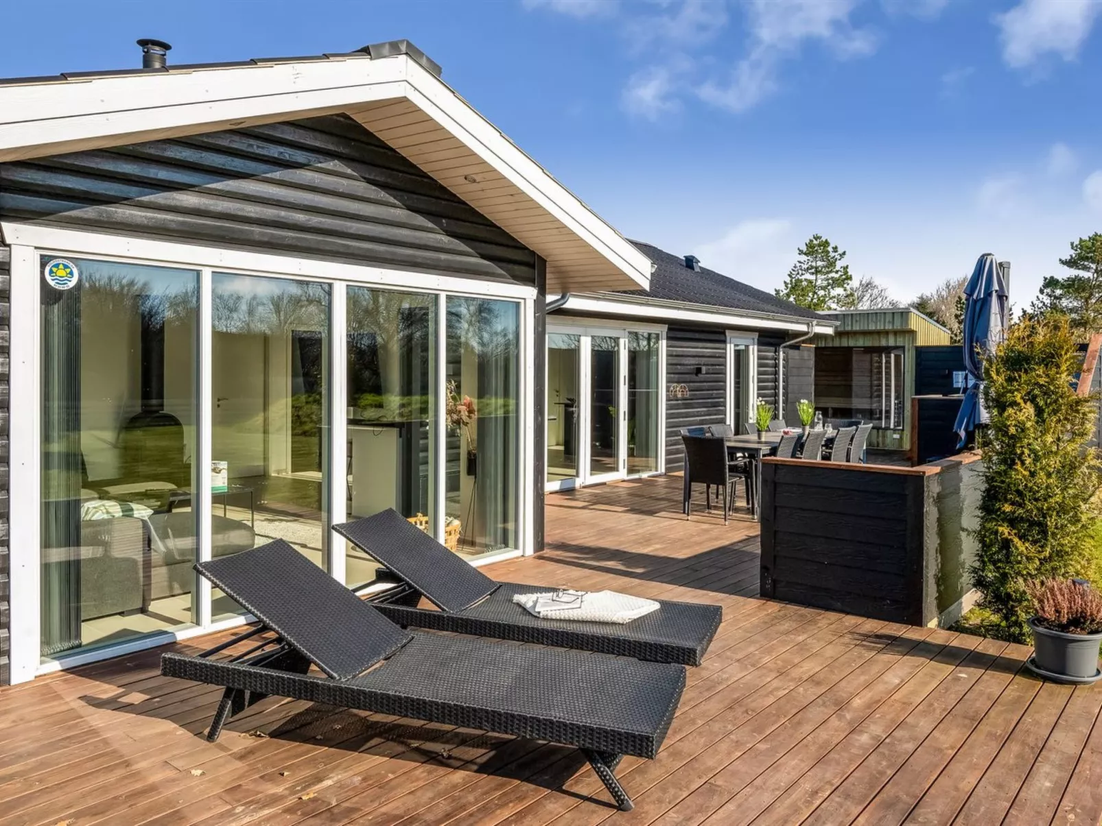 "Elisaveta" - 400m to the fjord-Draußen