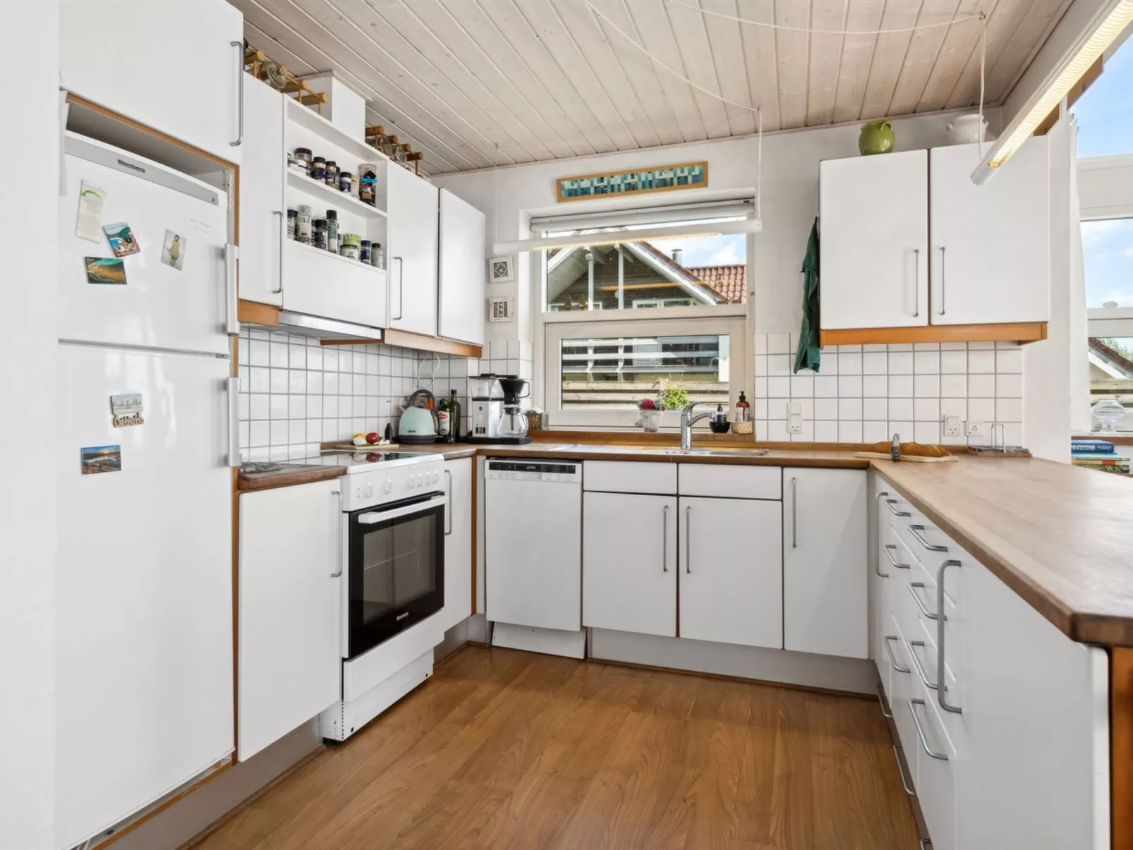 "Bryngeir" - 25m from the sea-Inside