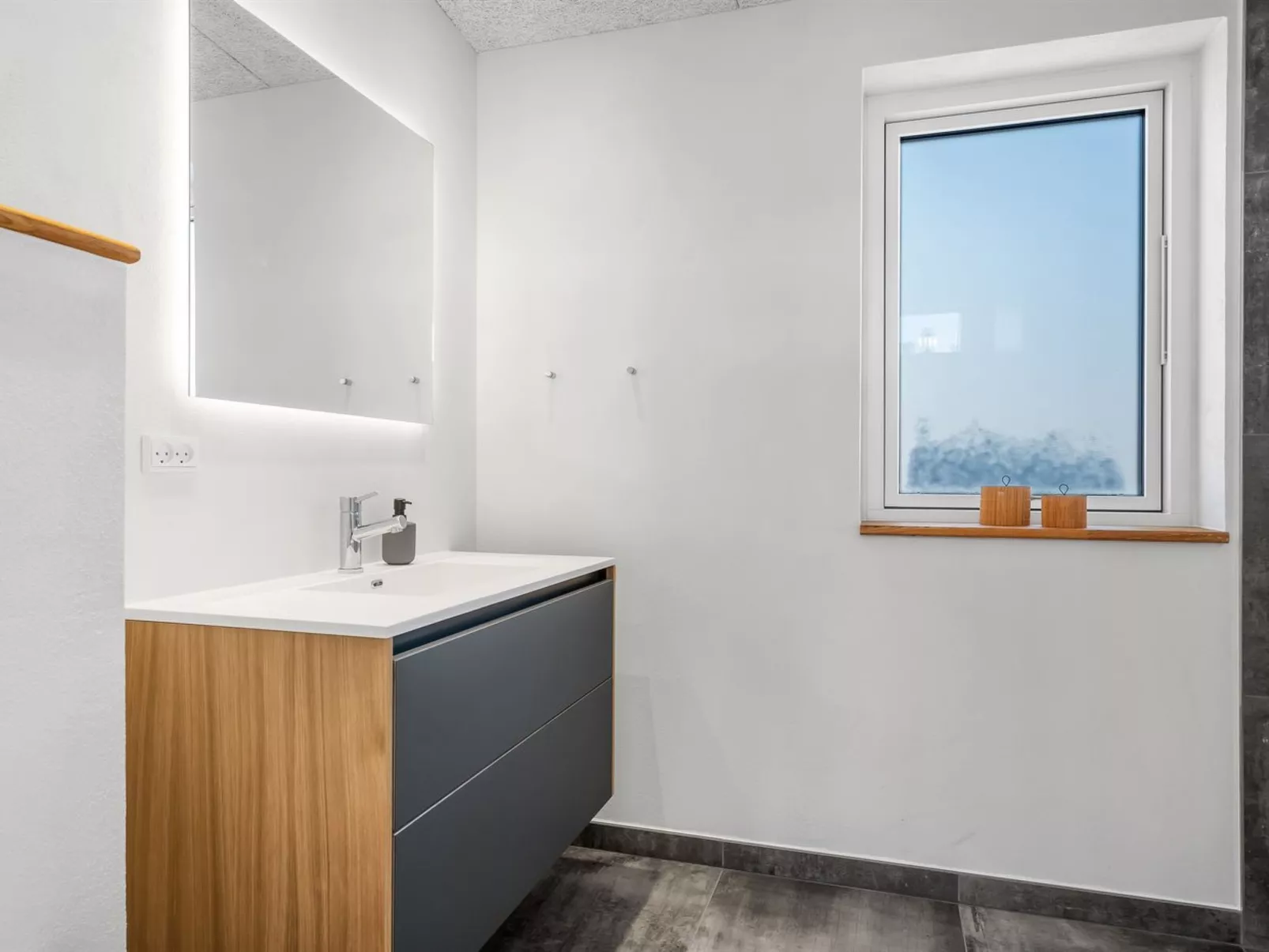 "Elevus" -  from the sea-Inside