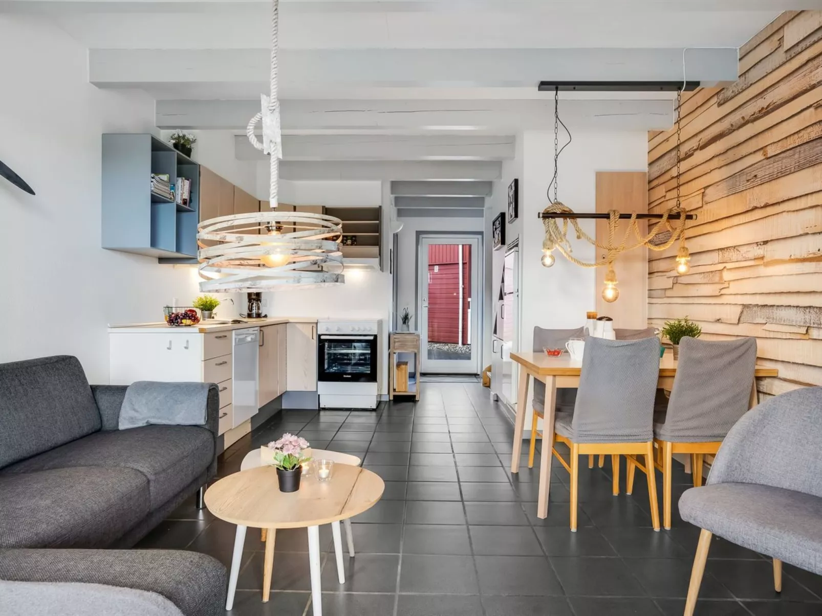 "Vincent" -  from the sea-Drinnen