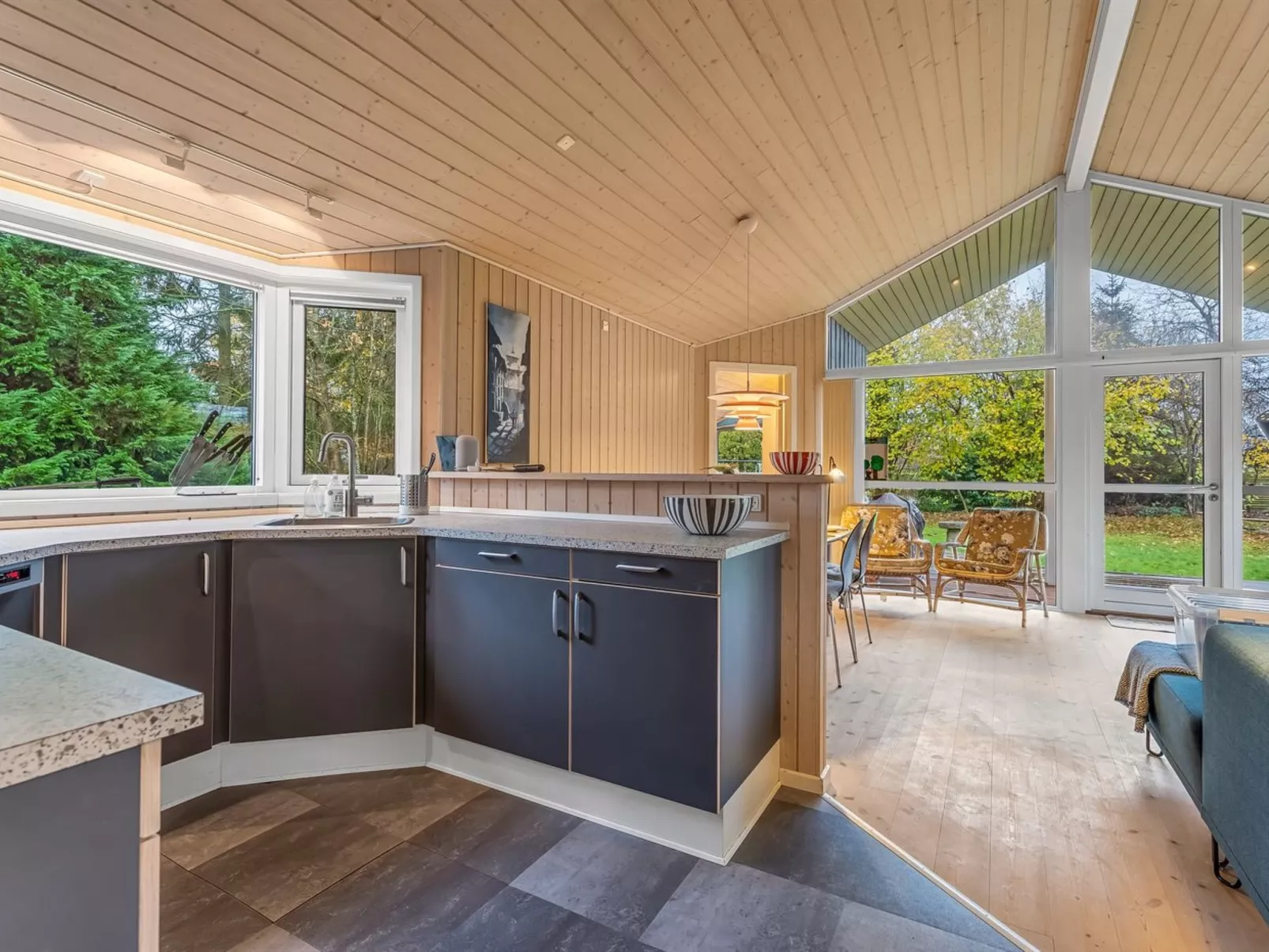 "Ensio" - 8.0km from the sea-Drinnen