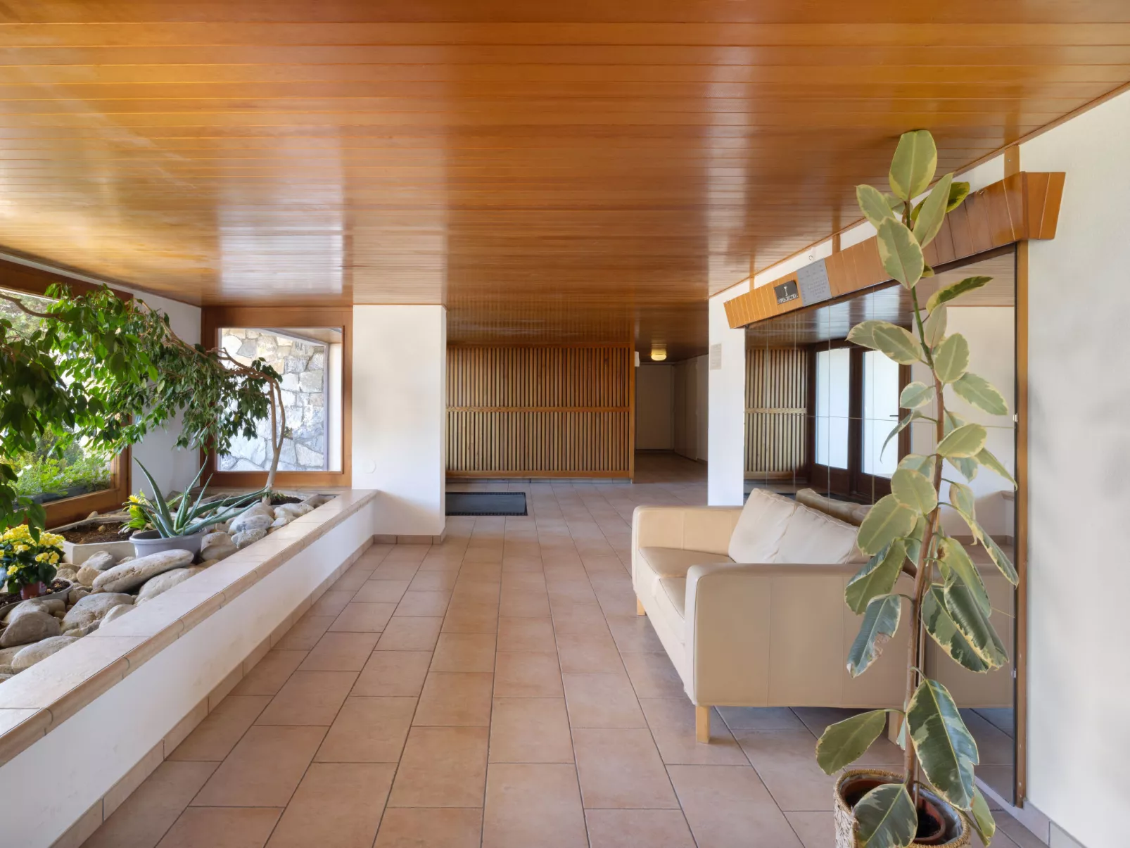 Marigny Dent-Blanche 25-Inside