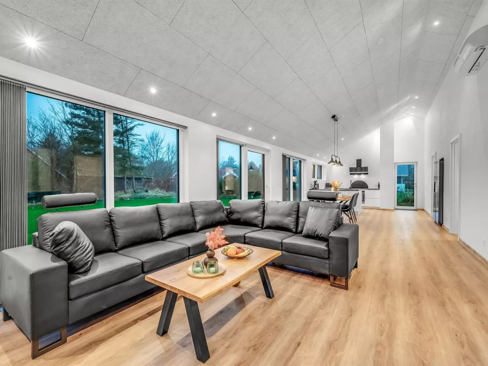 "Grimar" - 400m to the fjord-Drinnen