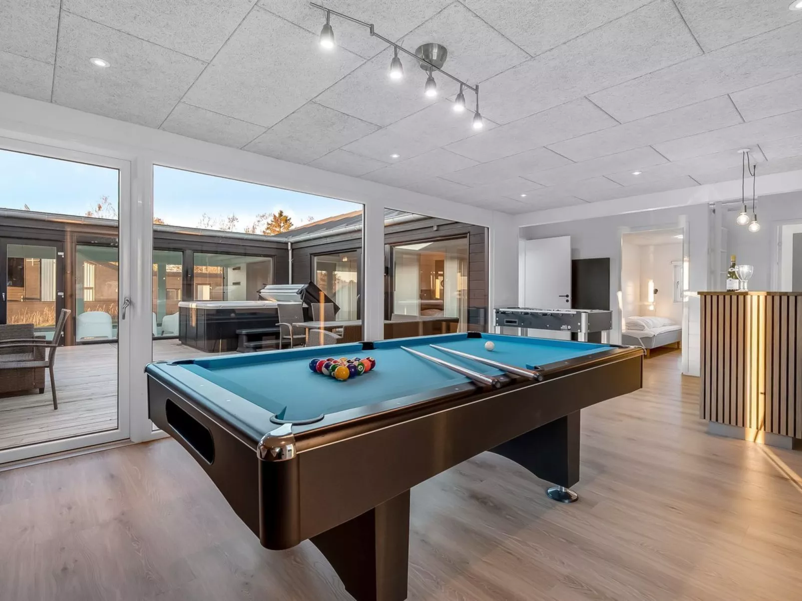 "Hana" - 800m from the sea-Inside