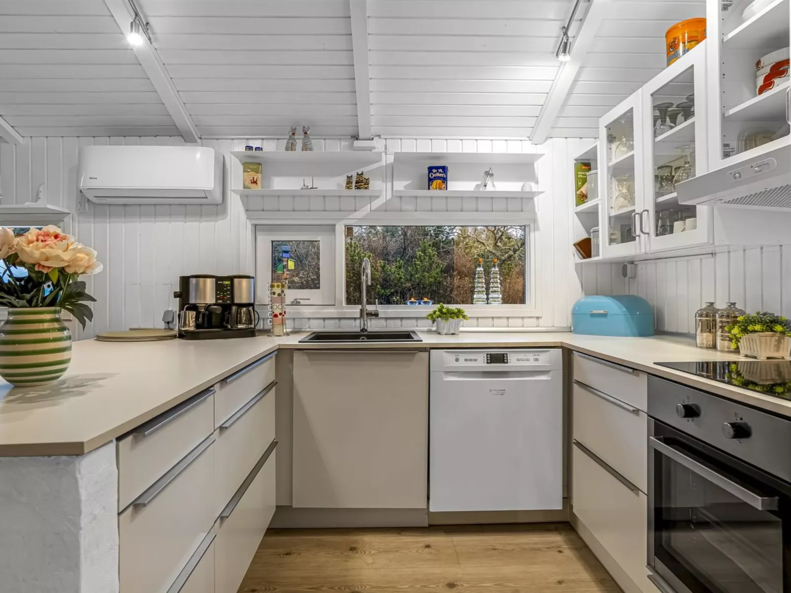 "Gonda" - 2km from the sea-Inside