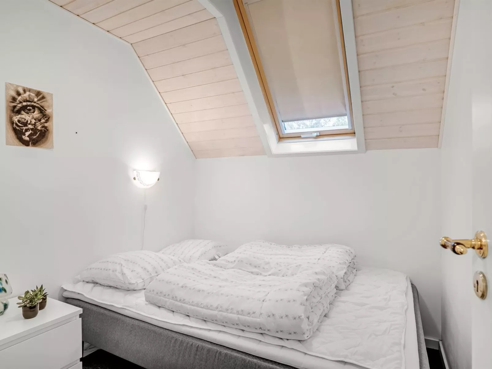 "Adisl" - 600m to the fjord-Drinnen