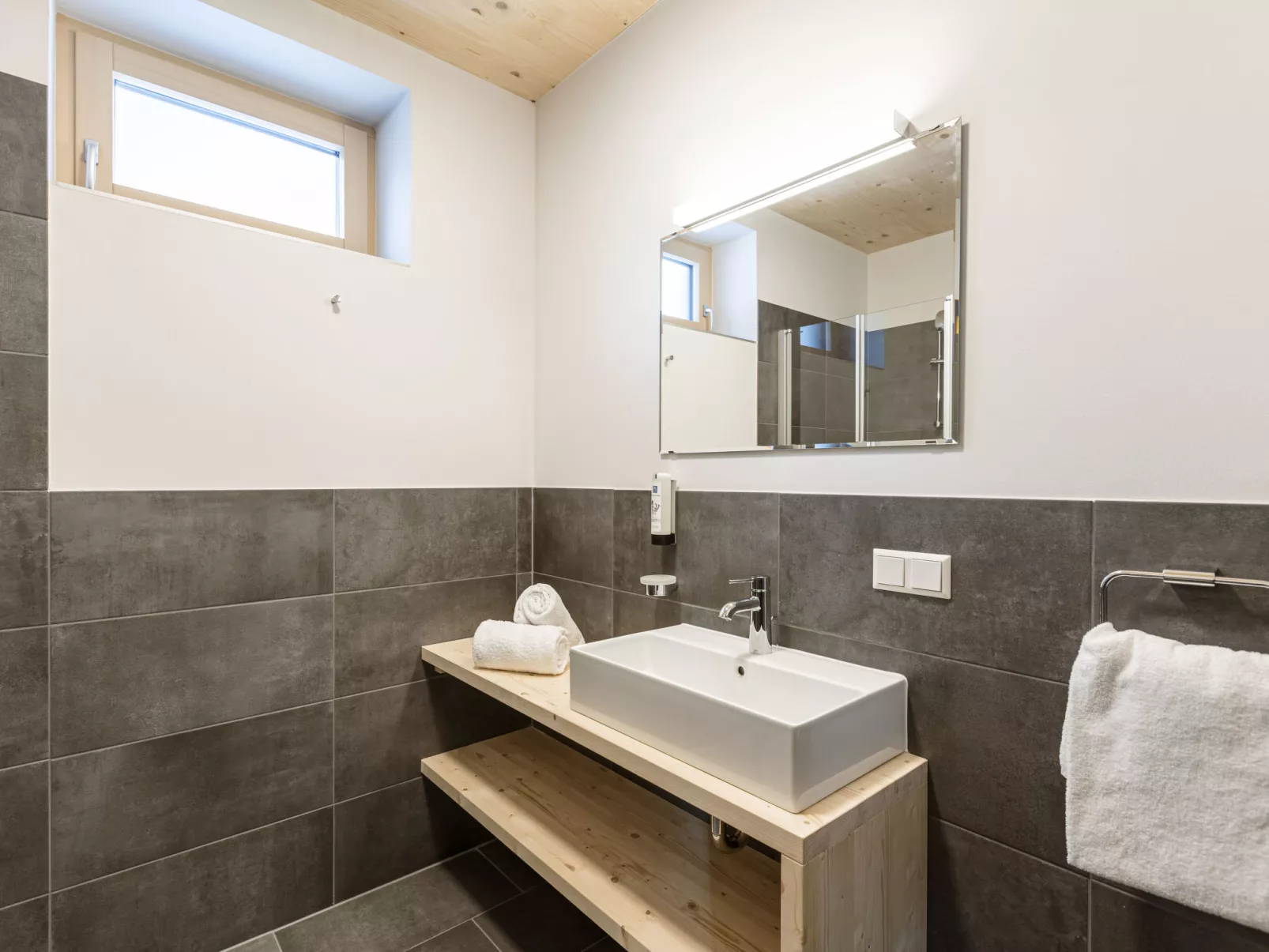 Mit 2 Schlafzimmern & Sauna-Inside