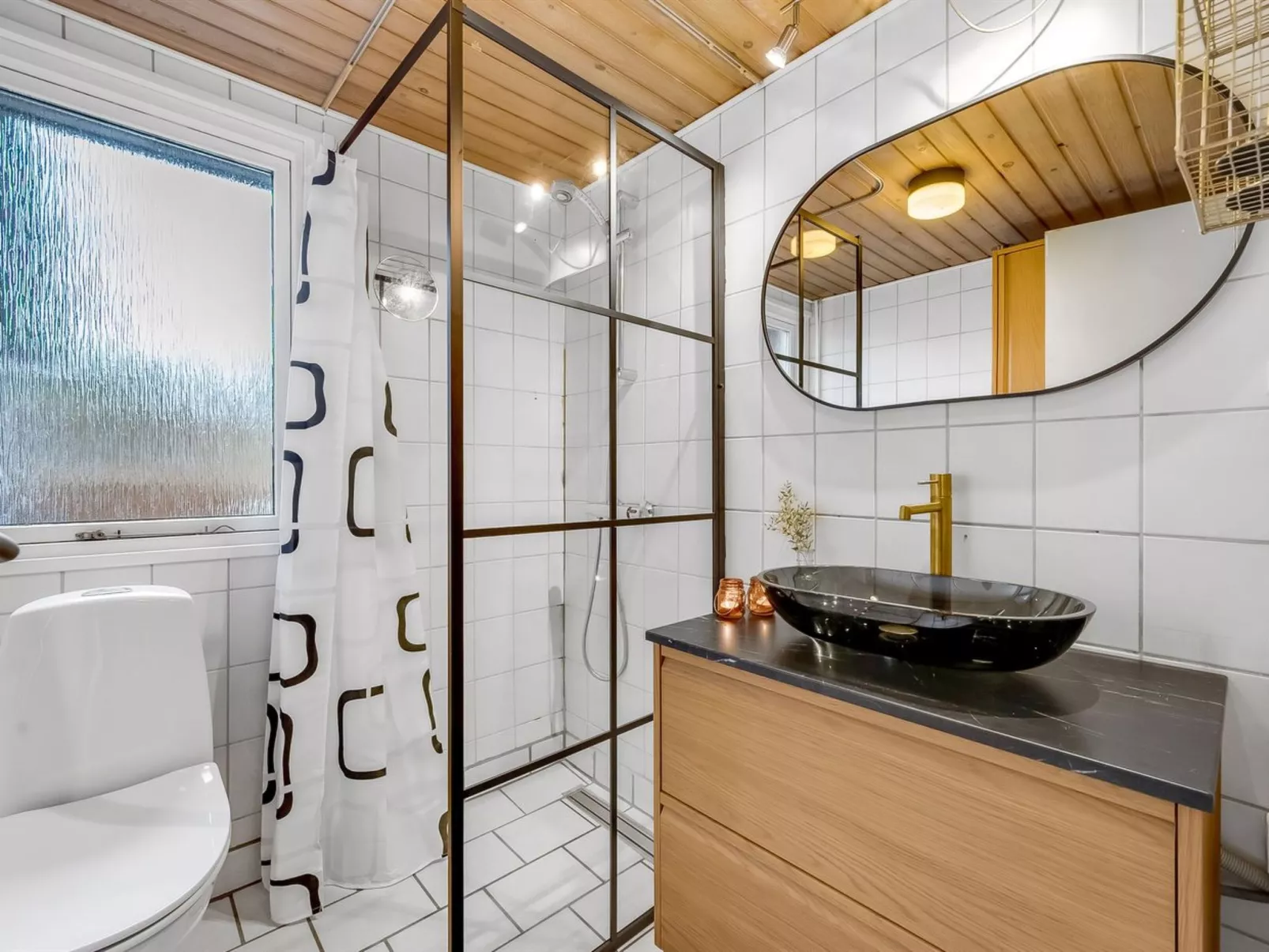 "Tiina" - 500m to the fjord-Inside