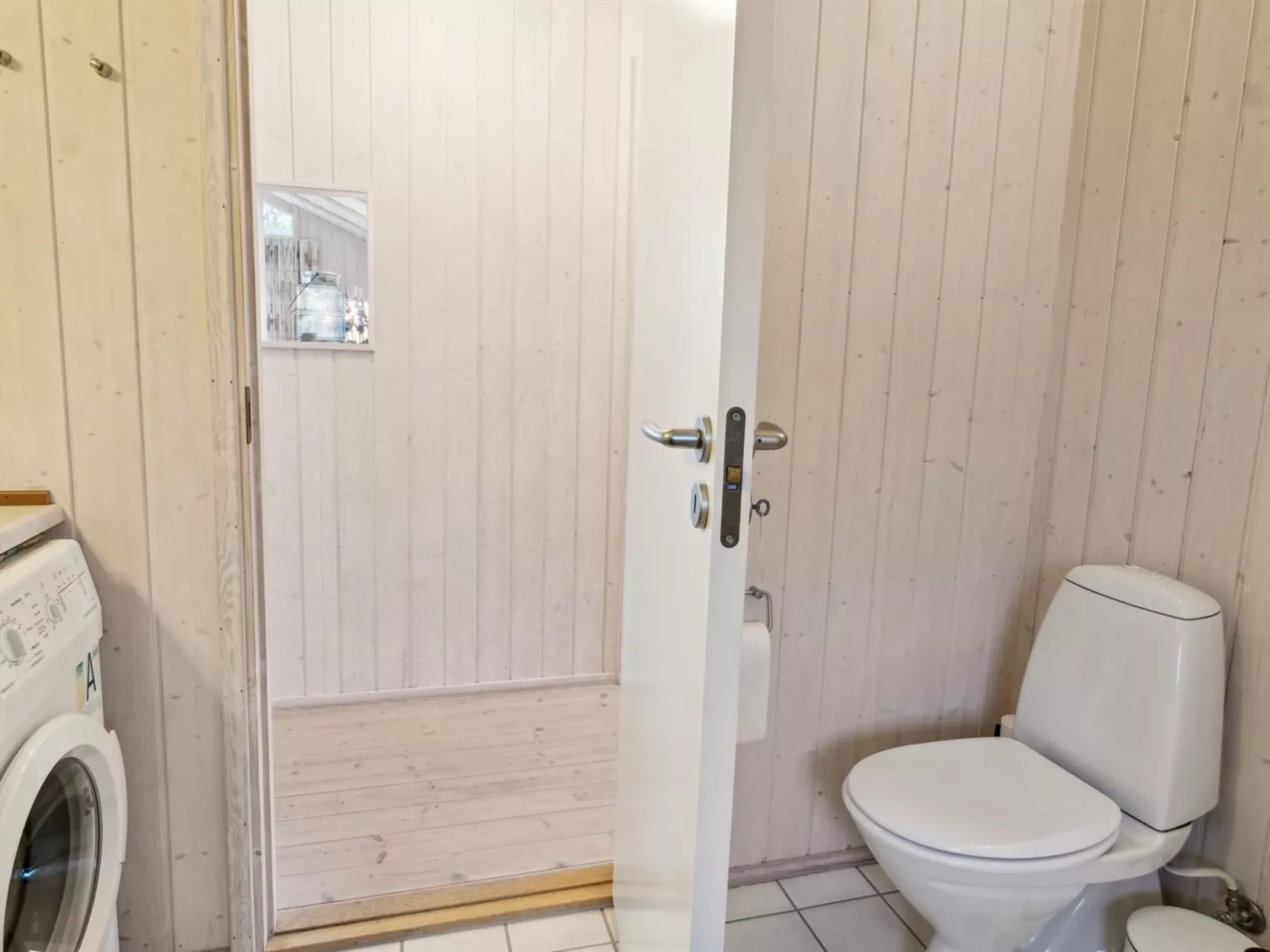 "Hjalmine" - 225m from the sea-Inside