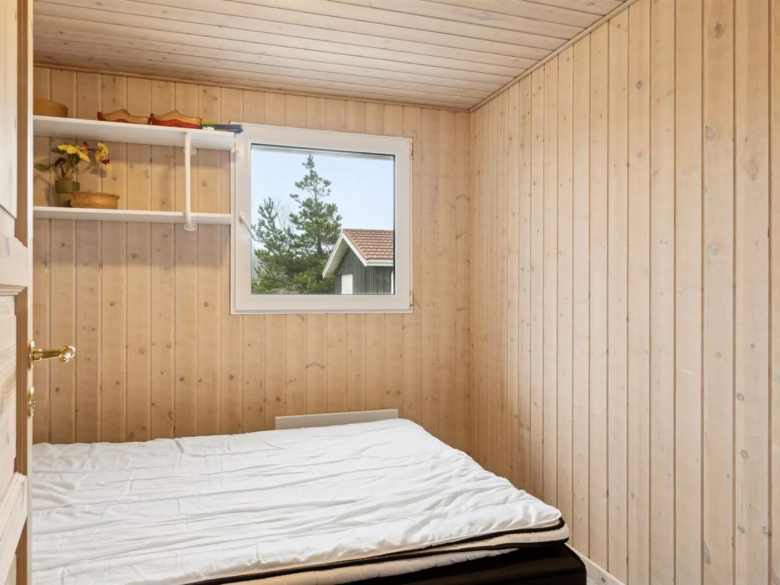 "Suometar" - 90m from the sea-Inside