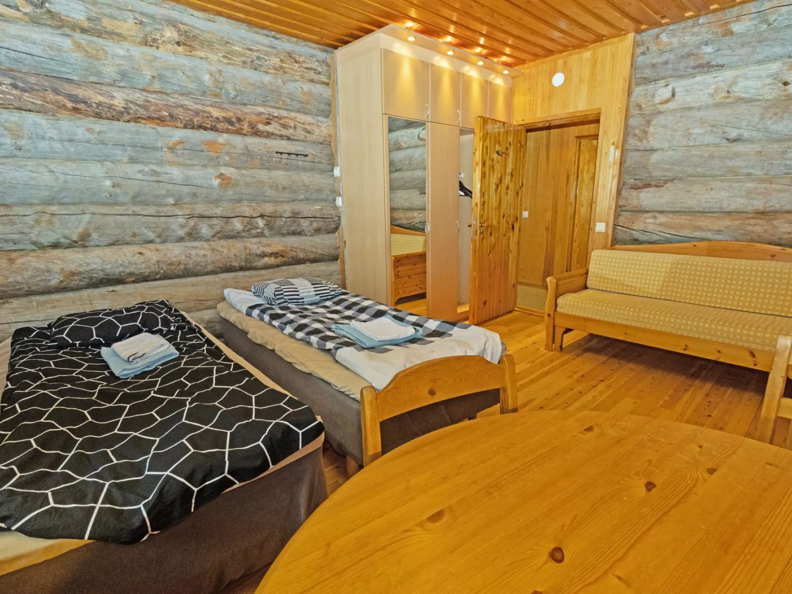 Metsä-luosto-Drinnen