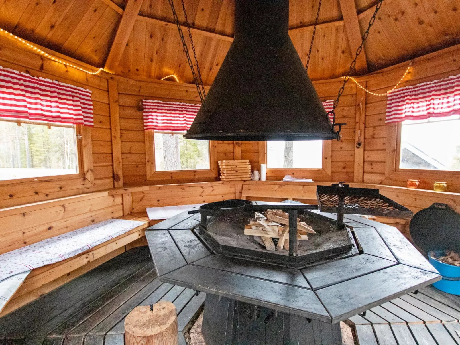 Tievanlaita 10-Inside