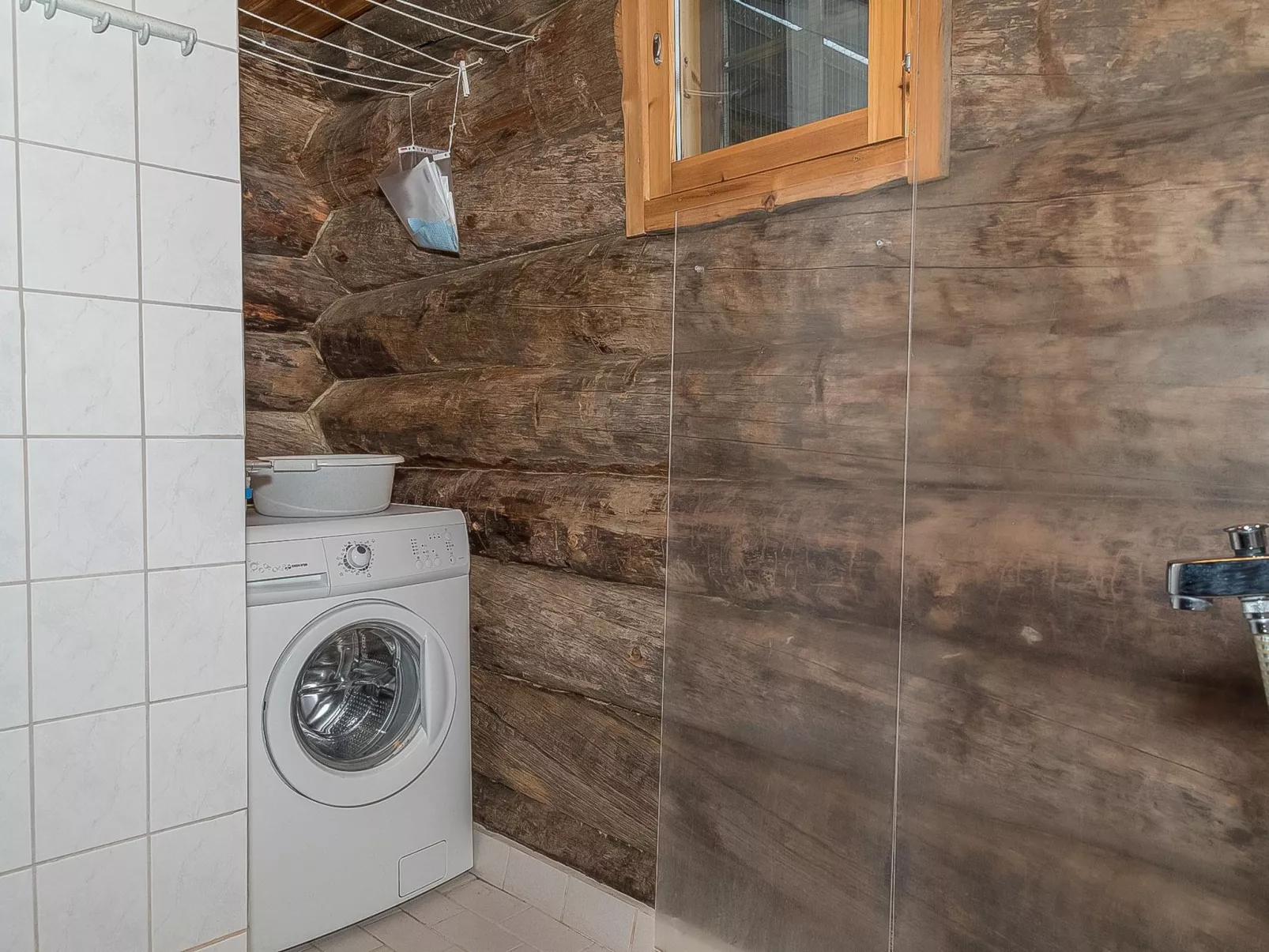 Ahmanportti 2-Inside