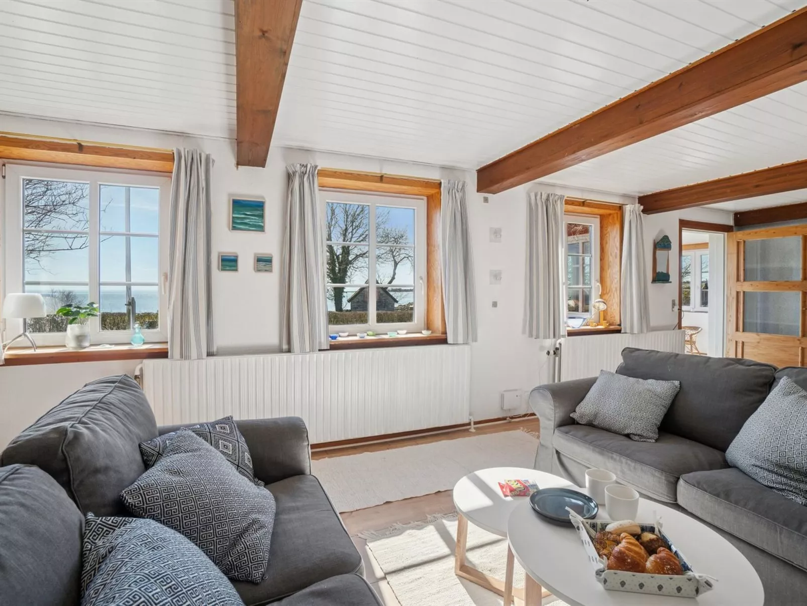 "Hakon" - 40m from the sea-Inside