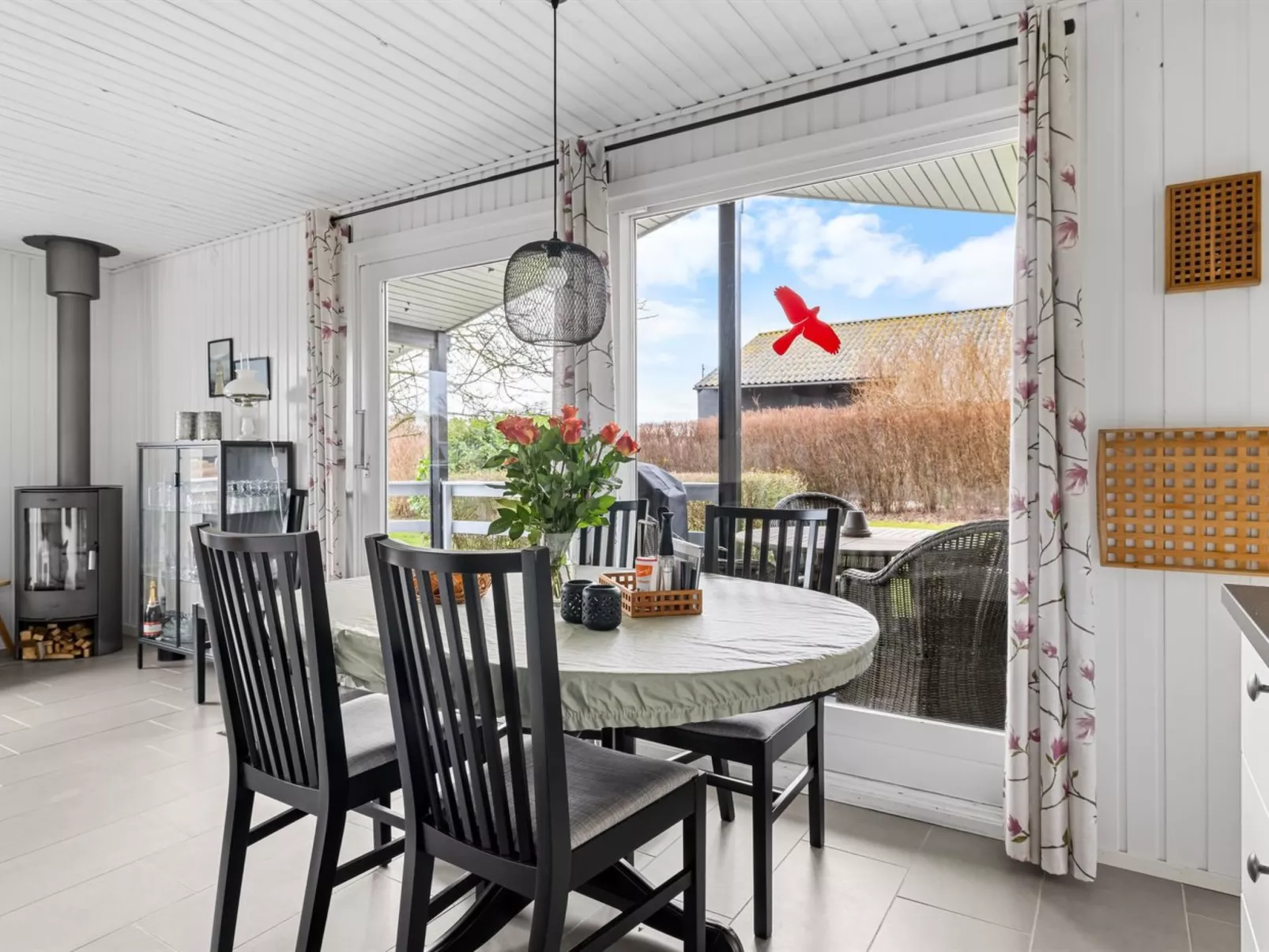 "Bjart" - 150m from the sea-Drinnen