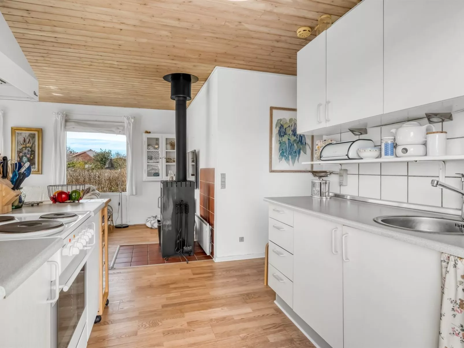 "Bara" -  from the sea-Drinnen