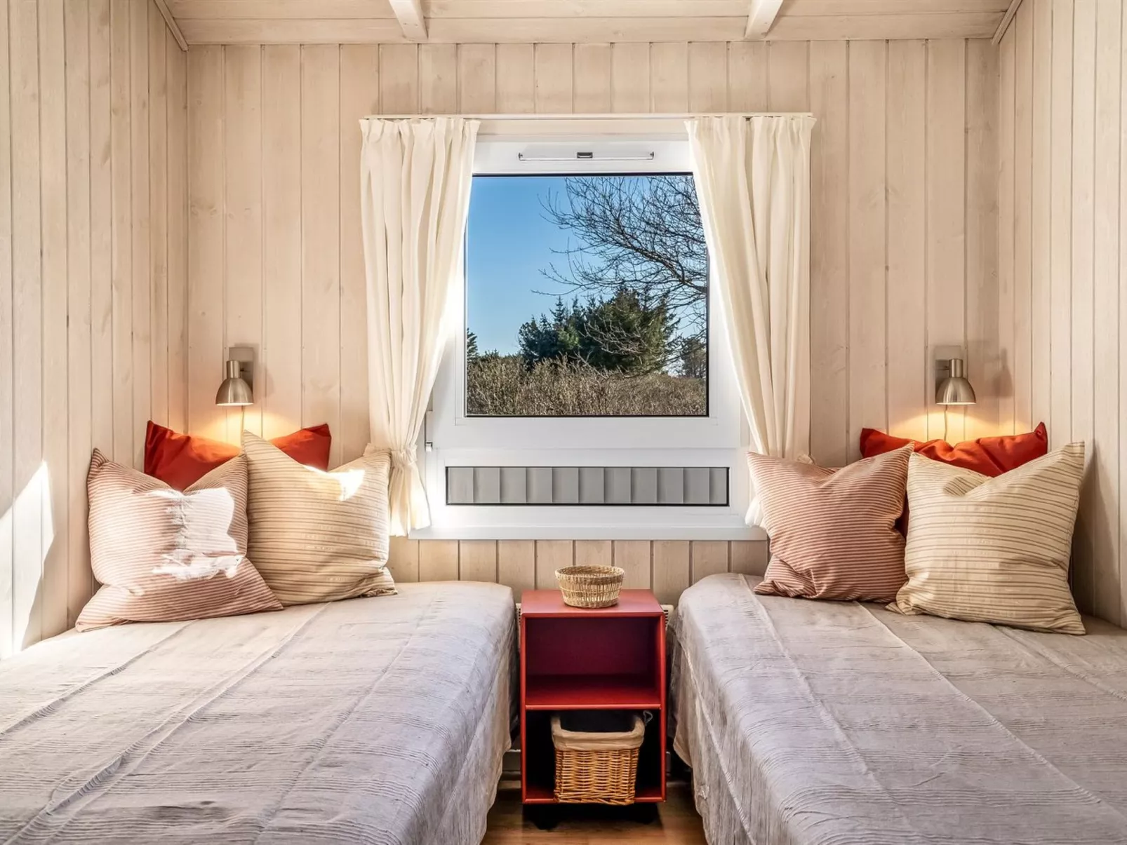 "Henri" - 1.2km from the sea-Inside