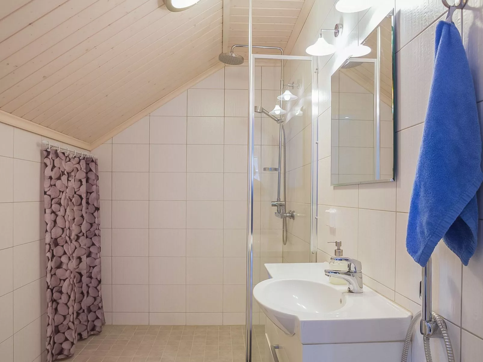 Villa kukkula-Drinnen