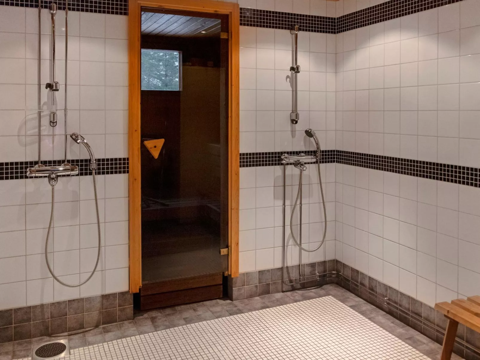 Kivalonmaa a-Drinnen