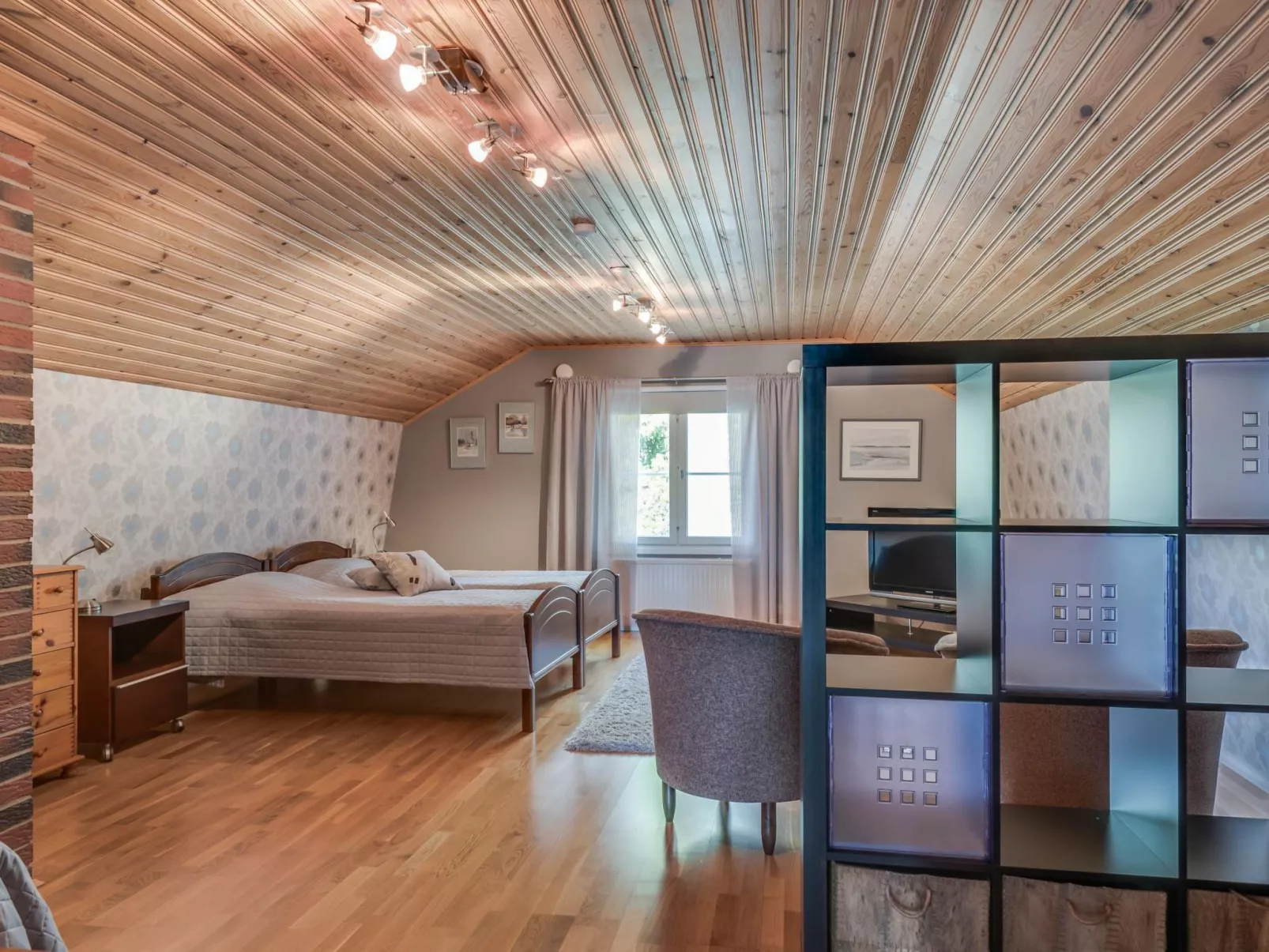 Villa pääsky-Drinnen