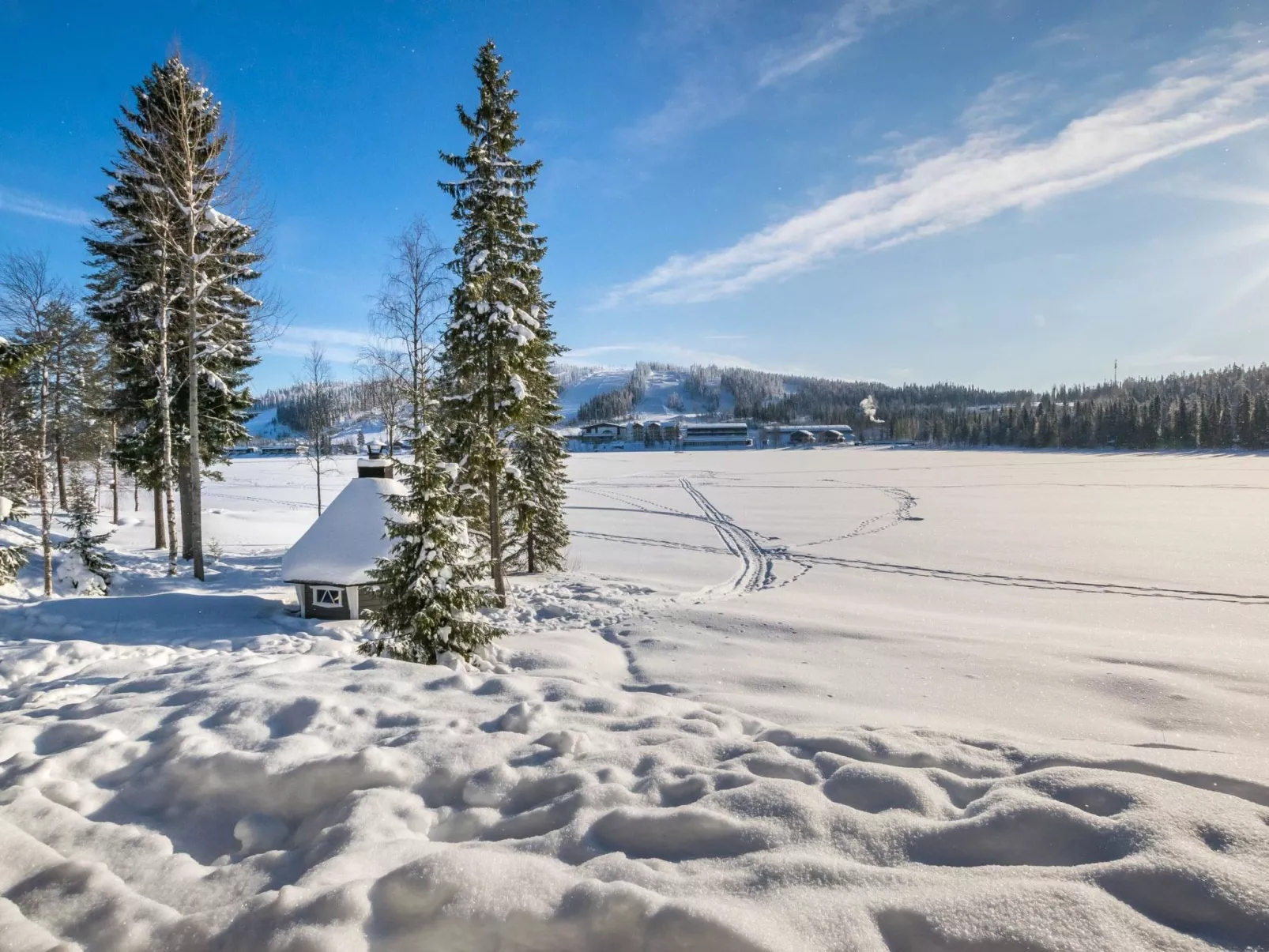 Aurinko-saaga 4 paritalo-Dedans