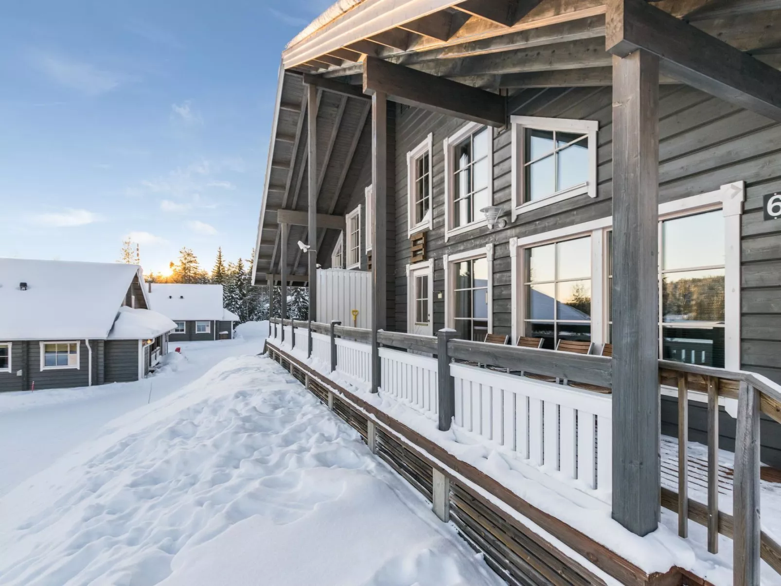 Aurinko-saaga 6 paritalo-Dedans