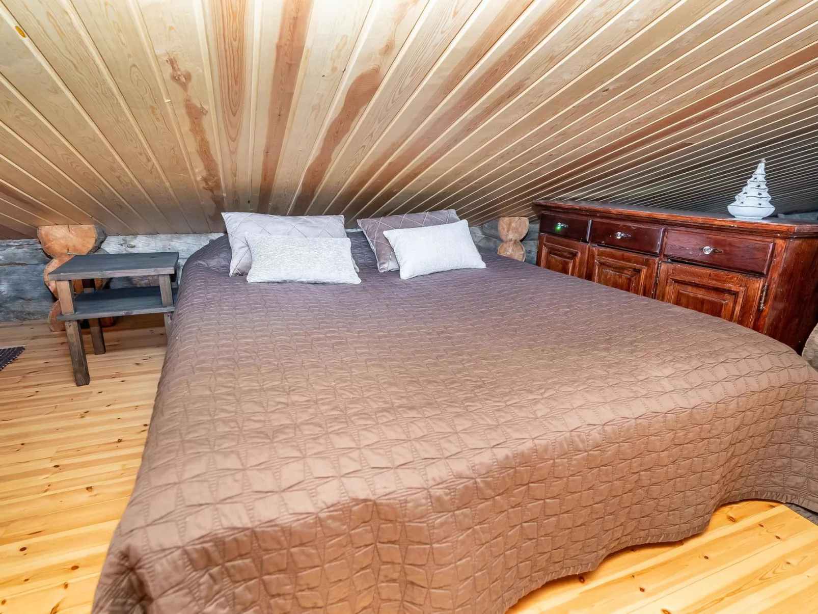 Ruka-rokova 2-Dedans