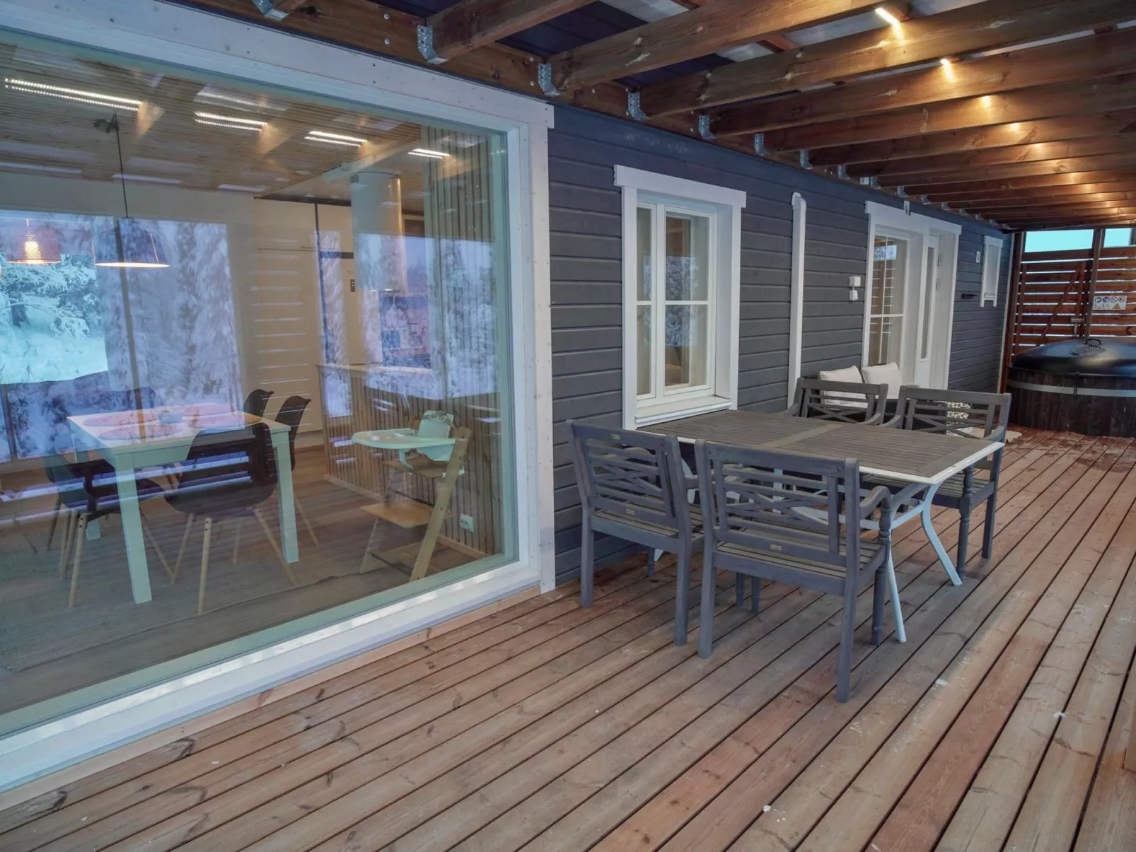 Iso-karpalo b-Dedans