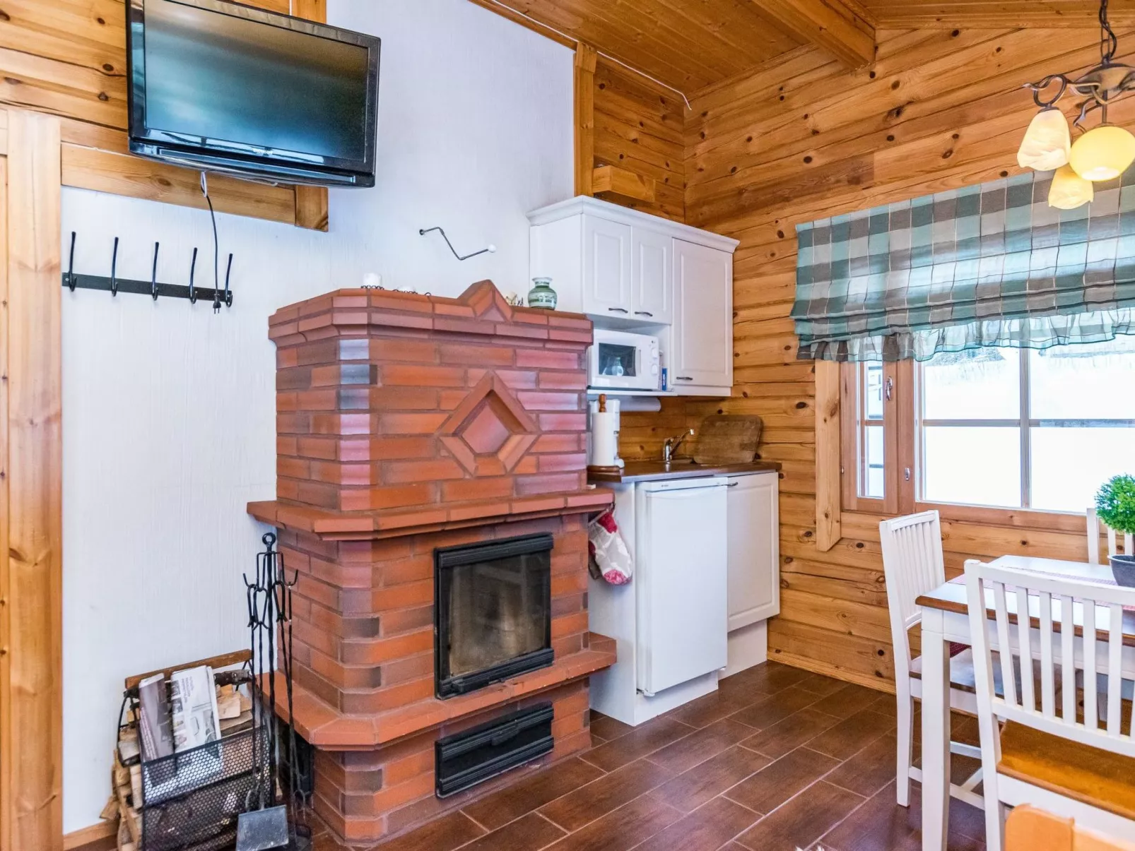 Wanha karminranta-Inside