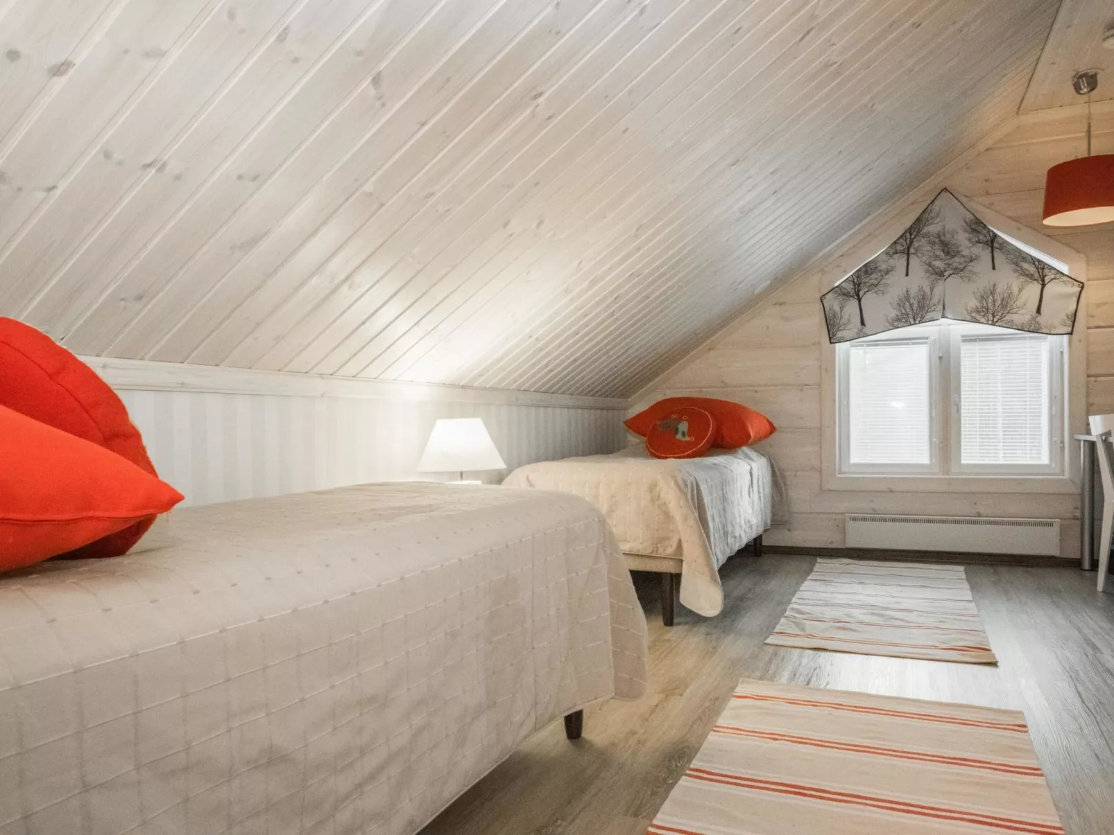 Sinisen tien helmi-Drinnen