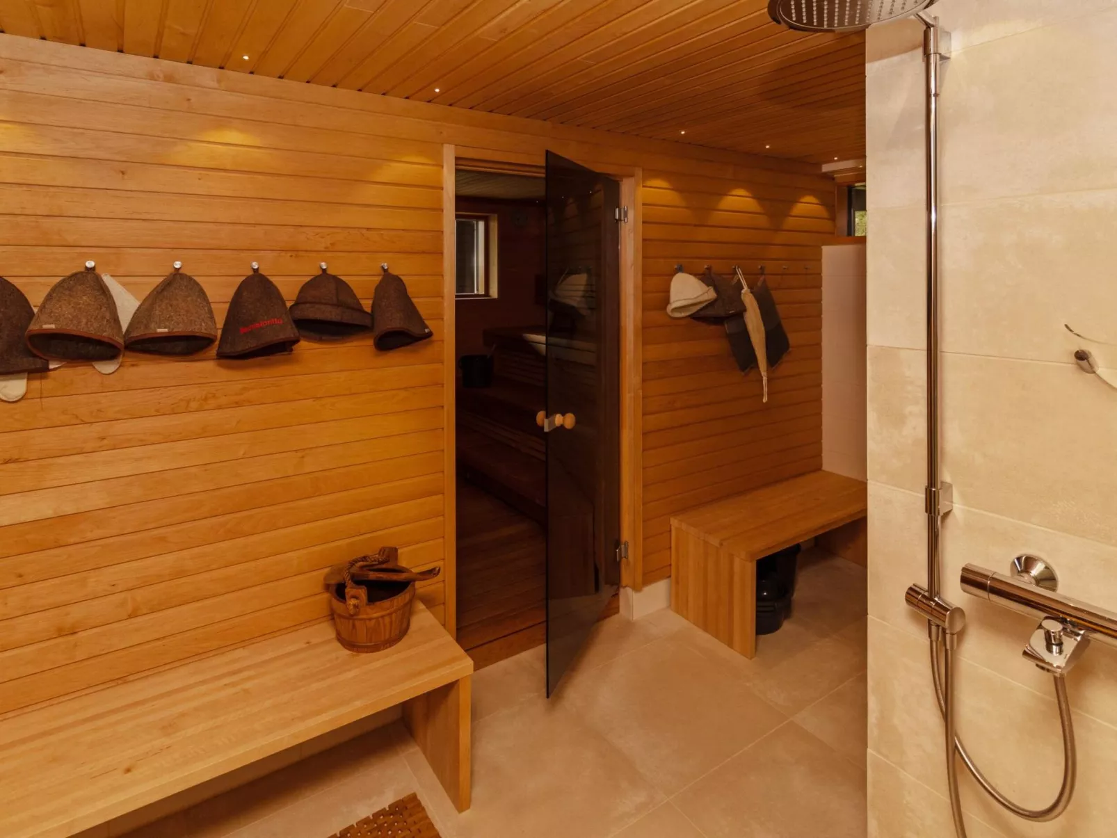 Holy lake chalet a-Drinnen