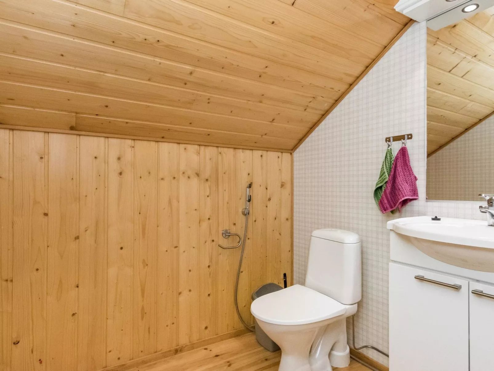 Aurinkopaikka-Dedans