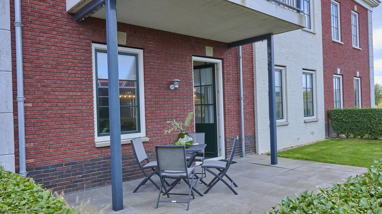 Sauna Zee 27A-Gardens in summer