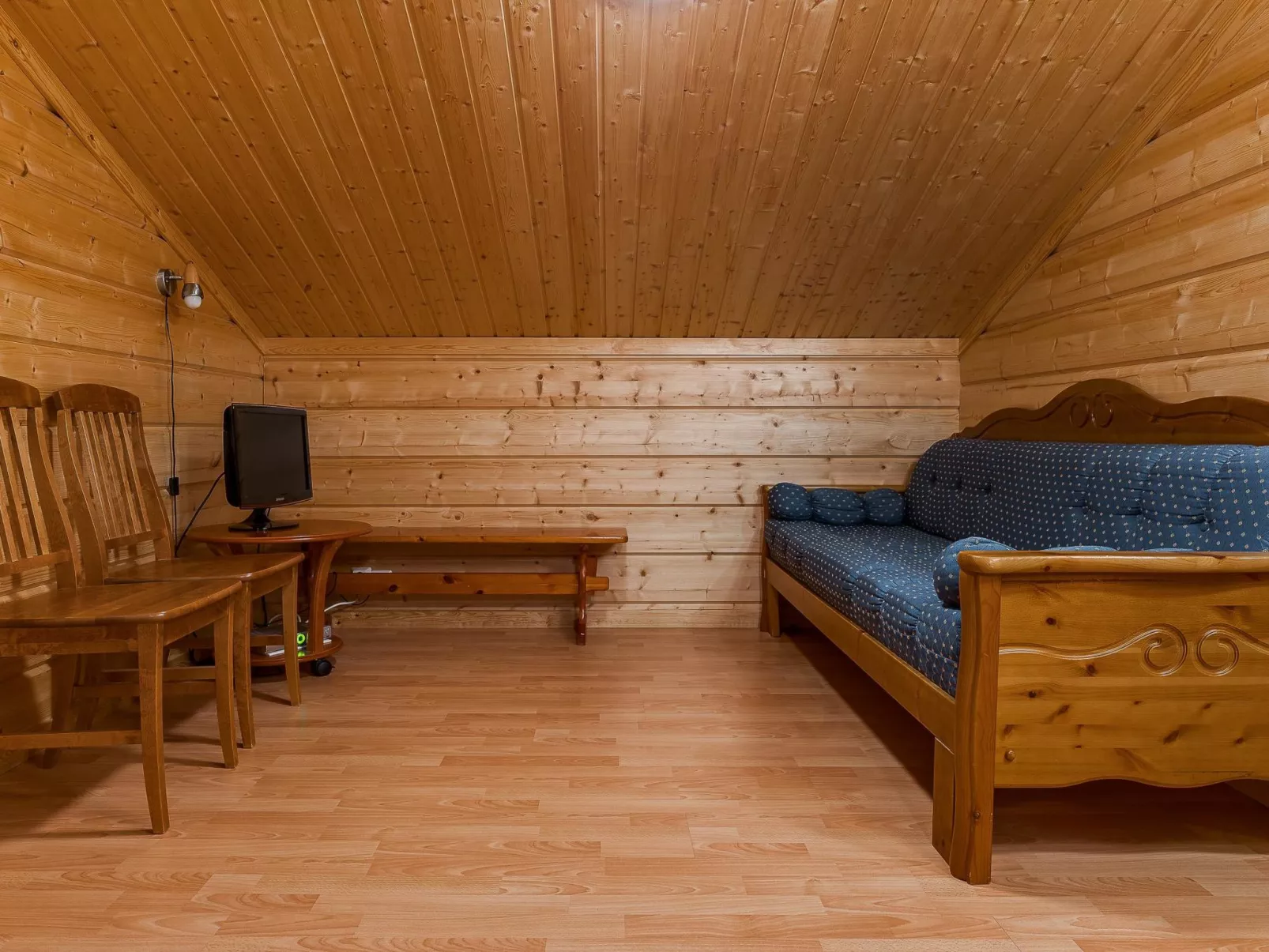 Kinostupa 2a (15-16)-Inside