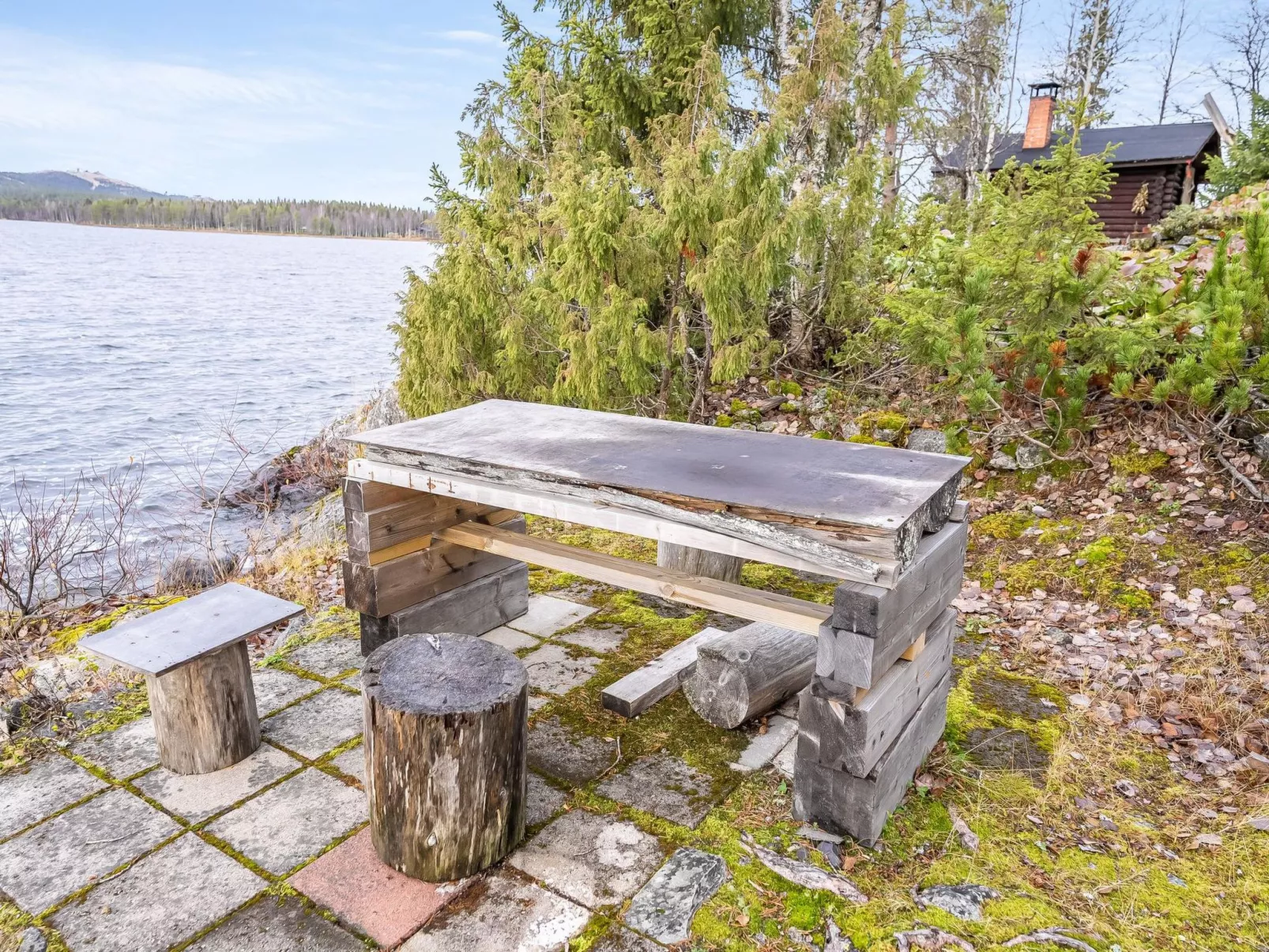 Rukaniemen kontio-Dedans