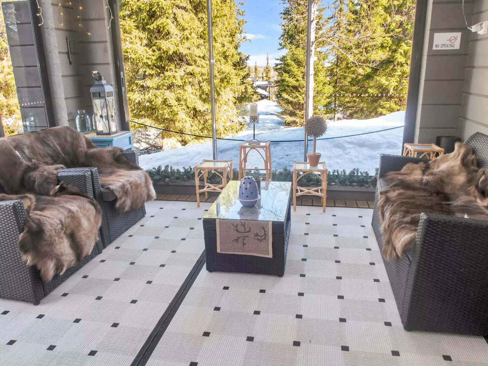 Villa rukaherttua-Dedans