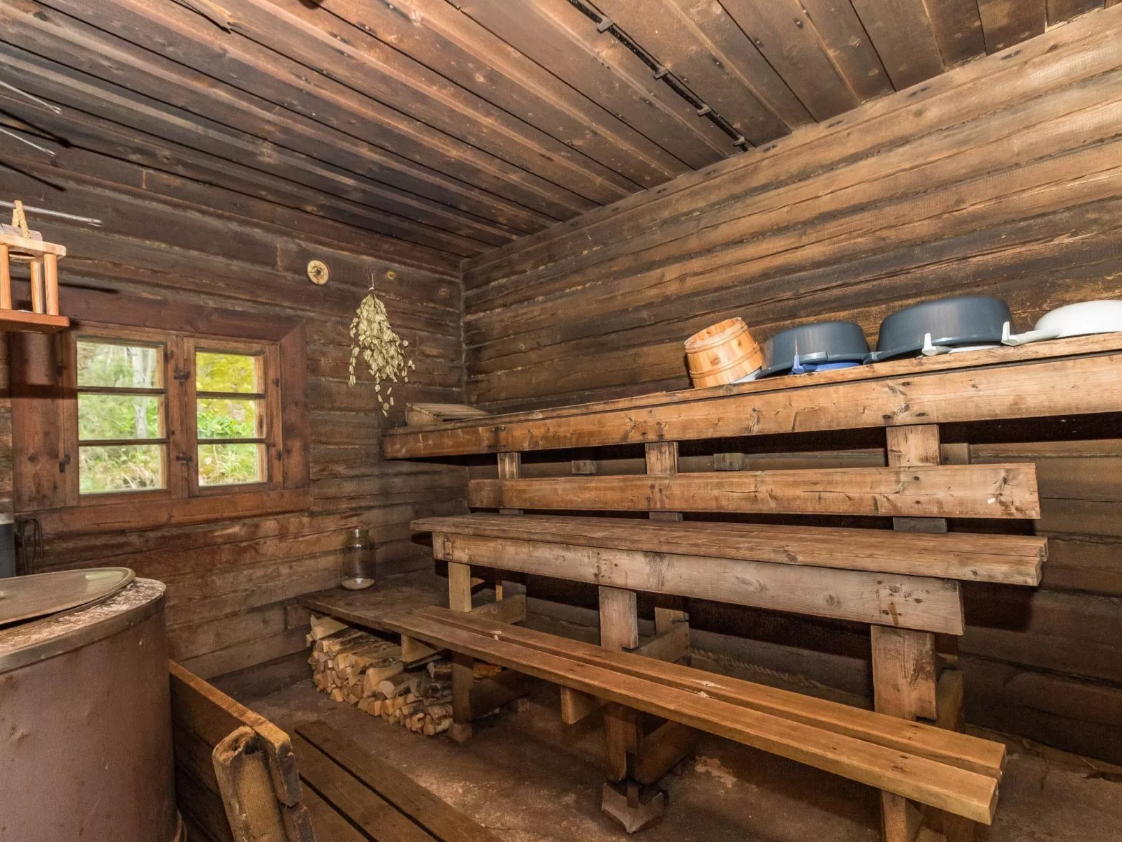 Artturin mökki-Dedans