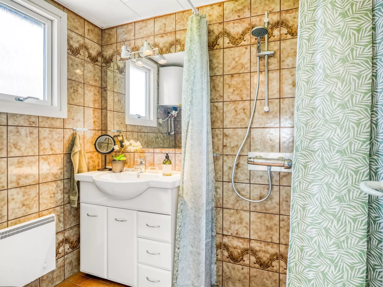 "Yaris" -  from the sea-Drinnen