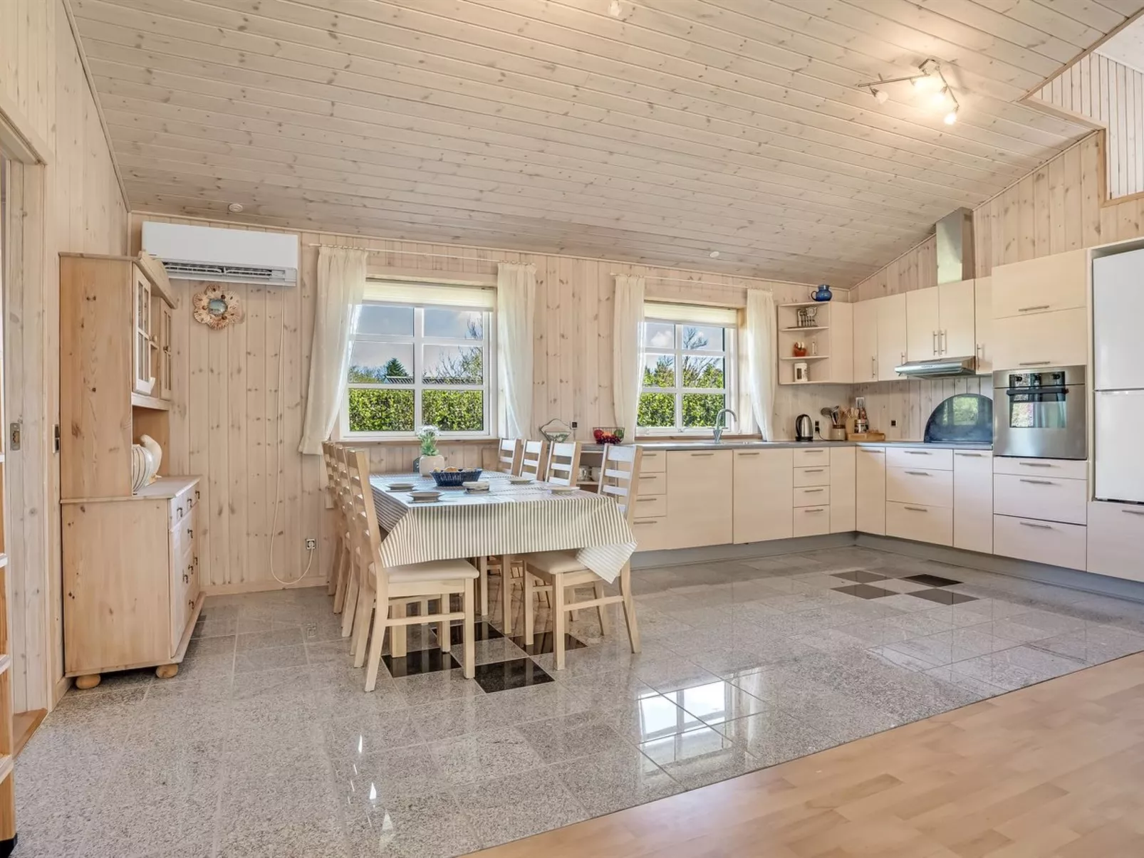 "Elsabet" - 600m to the fjord-Inside