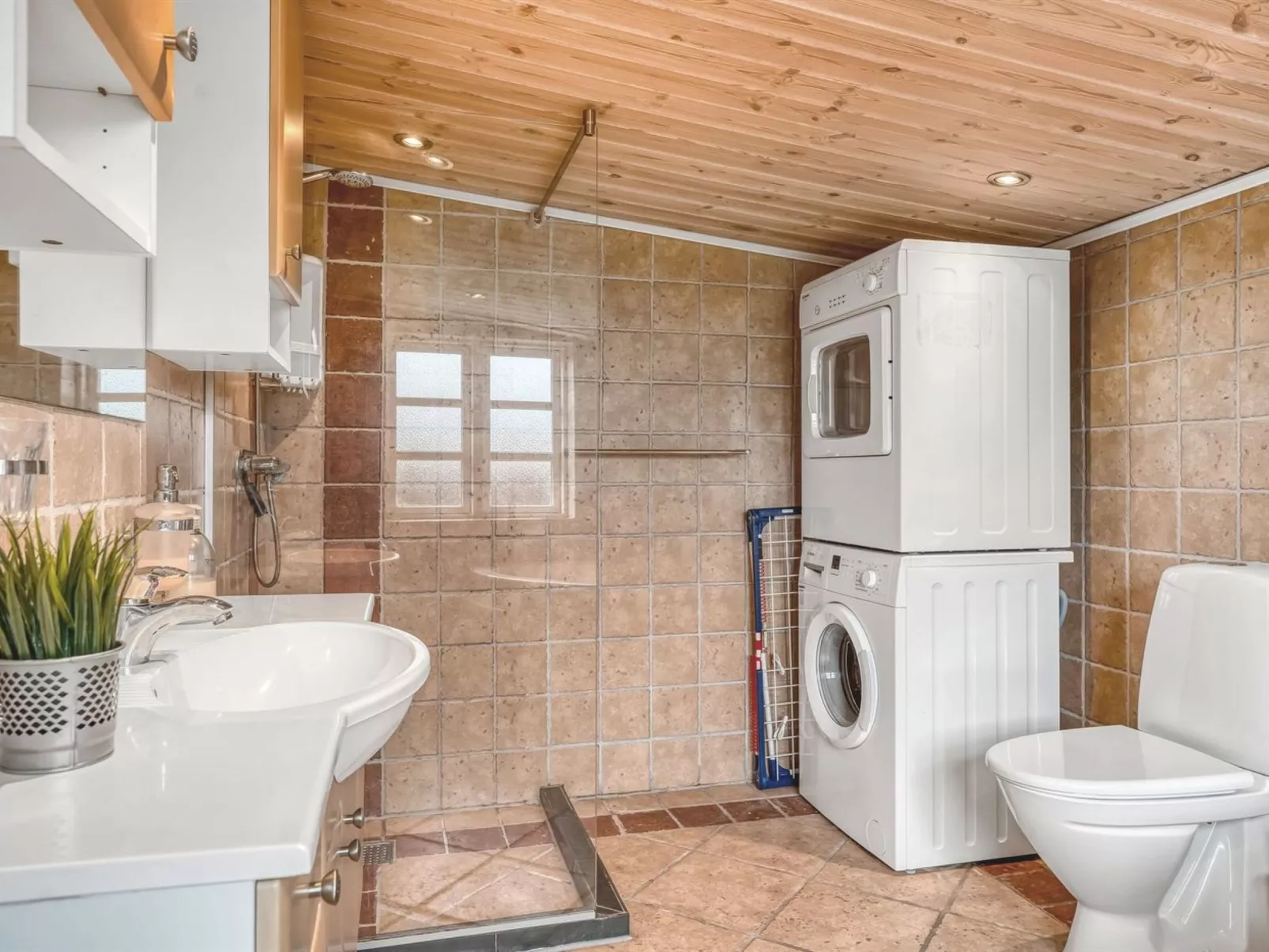 "Aku" - 700m from the sea-Dedans