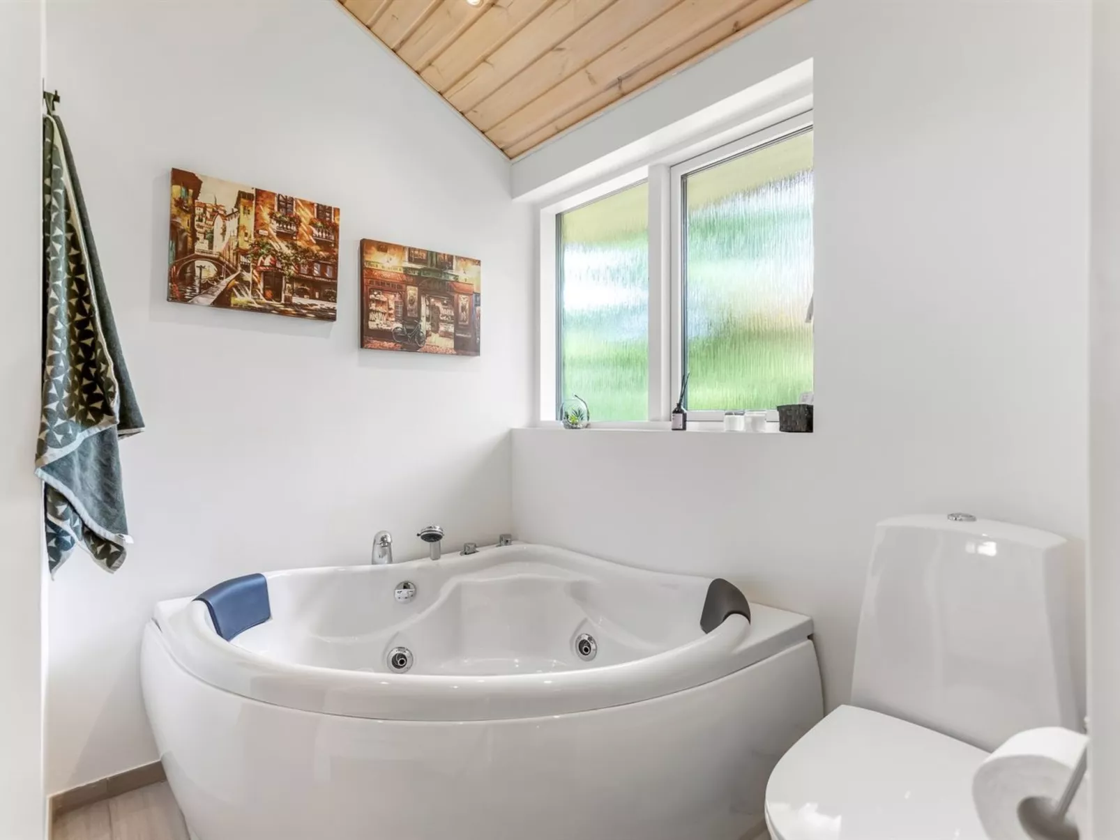 "Nanni" -  from the sea-Drinnen