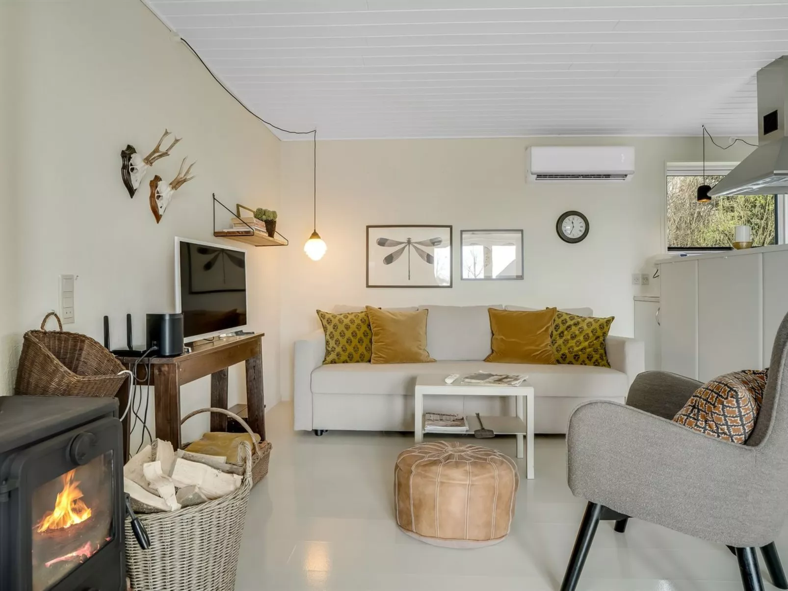 "Lenya" - 300m to the fjord-Inside