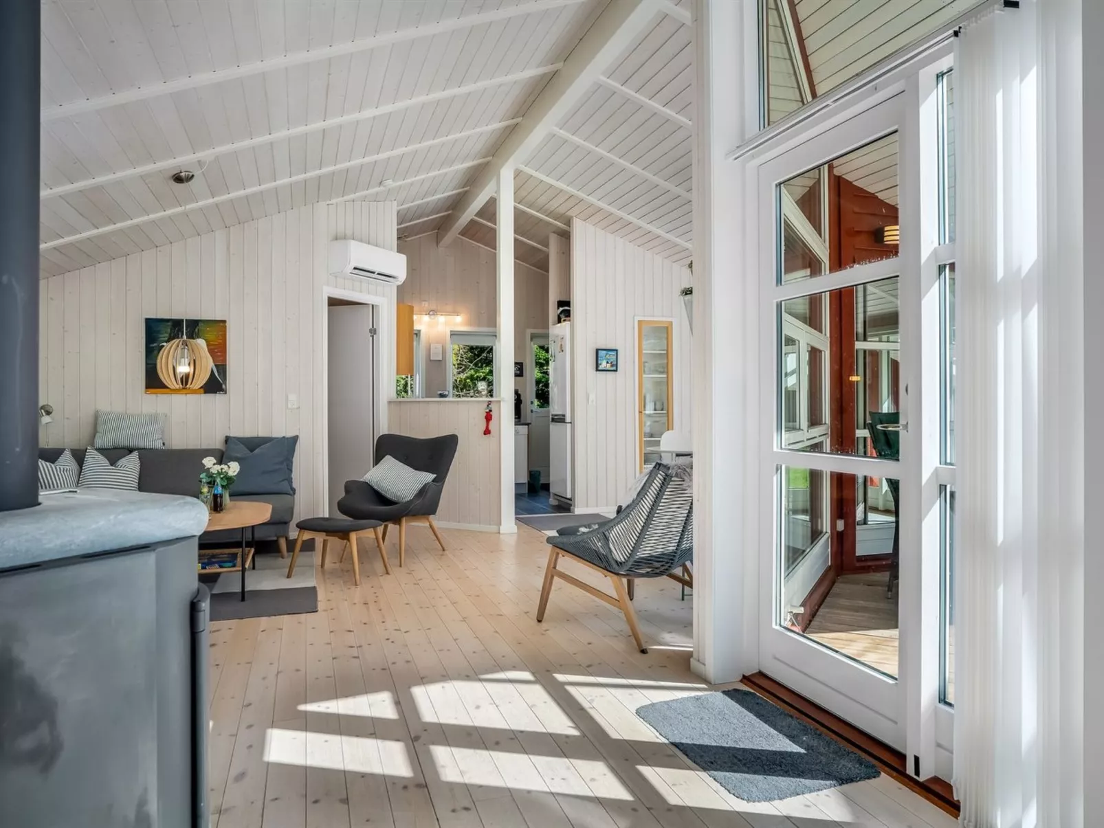 "Atti" - 500m to the fjord-Drinnen