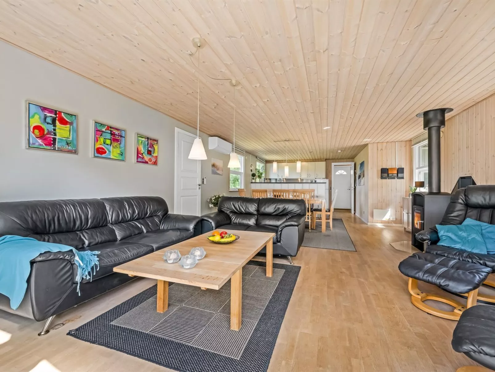 "Mina" - 600m to the fjord-Drinnen