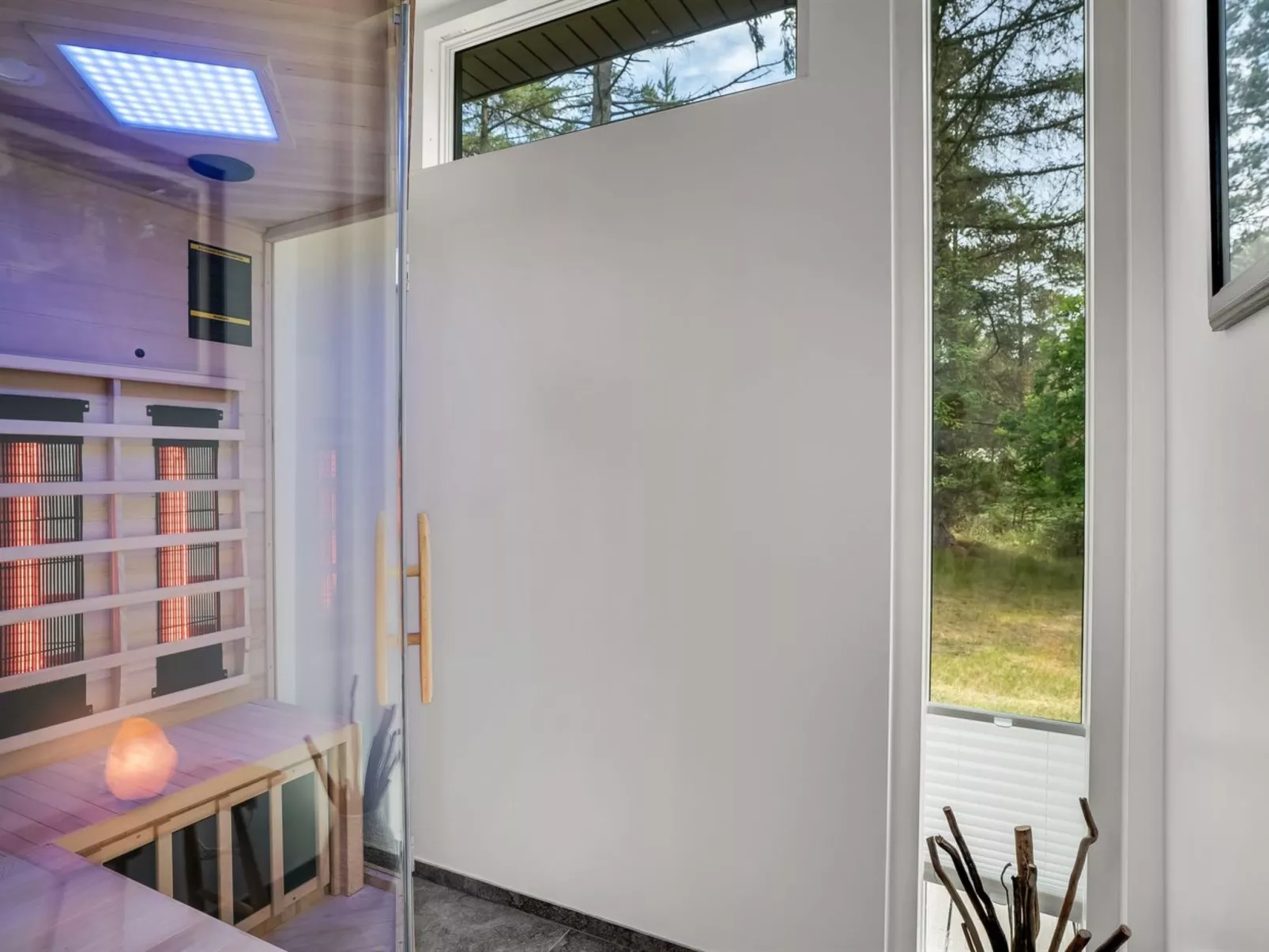 "Jonas" -  from the sea-Dedans